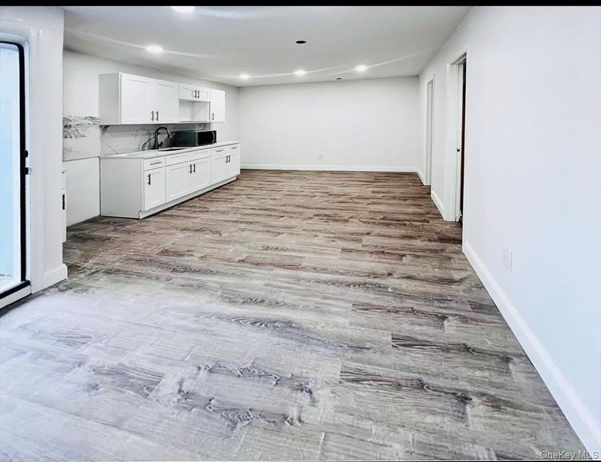 551 Grand Avenue, Lindenhurst, NY 11757