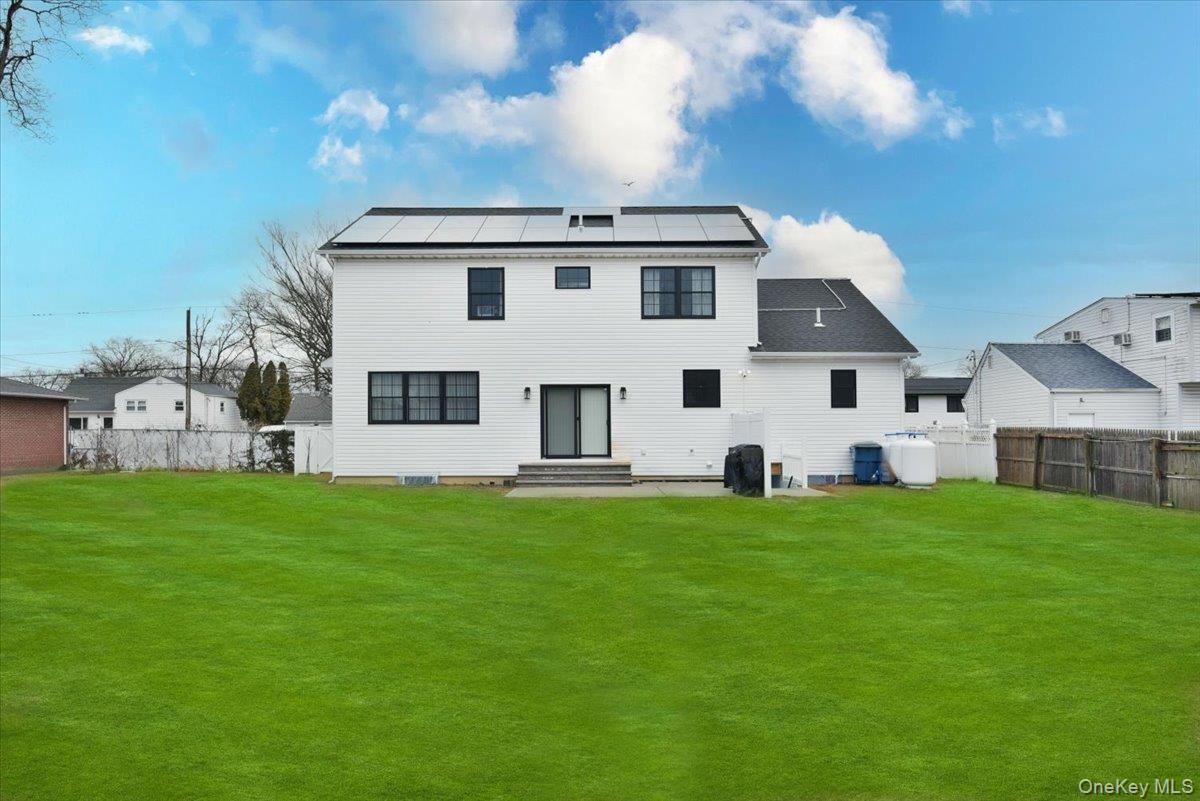 551 Grand Avenue, Lindenhurst, NY 11757