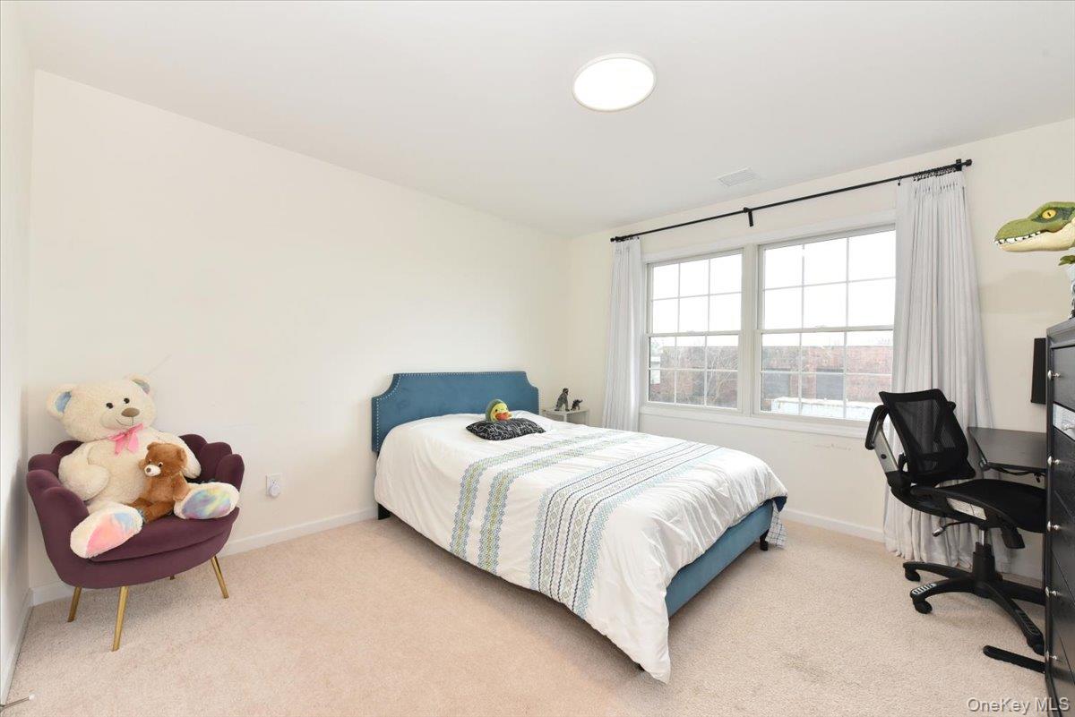 551 Grand Avenue, Lindenhurst, NY 11757