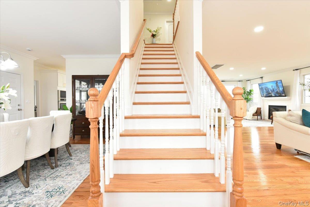 551 Grand Avenue, Lindenhurst, NY 11757