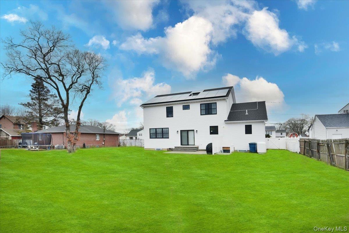 551 Grand Avenue, Lindenhurst, NY 11757