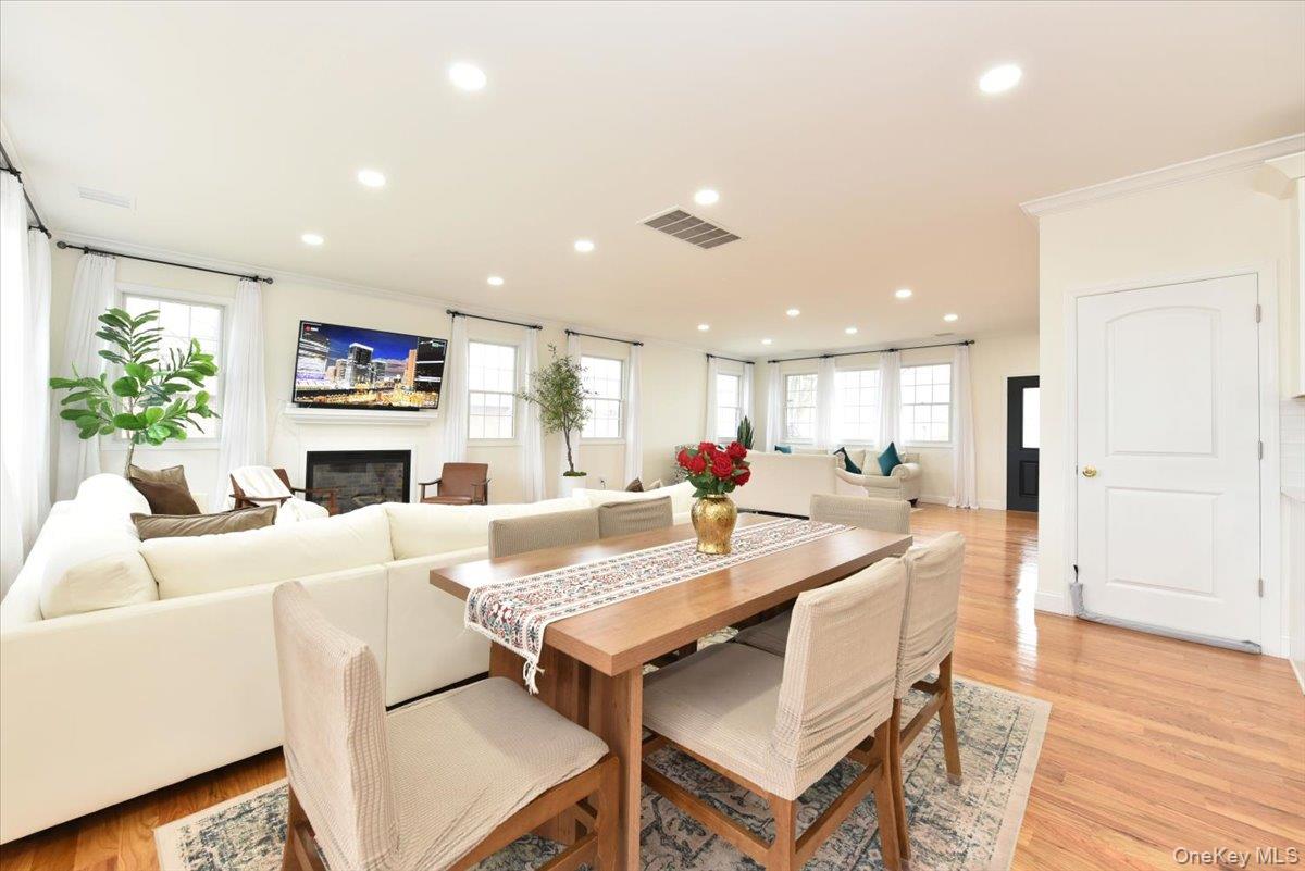 551 Grand Avenue, Lindenhurst, NY 11757