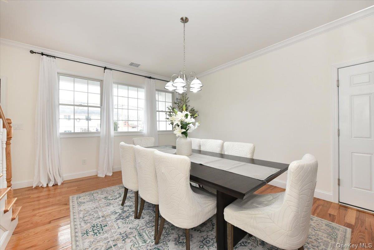 551 Grand Avenue, Lindenhurst, NY 11757