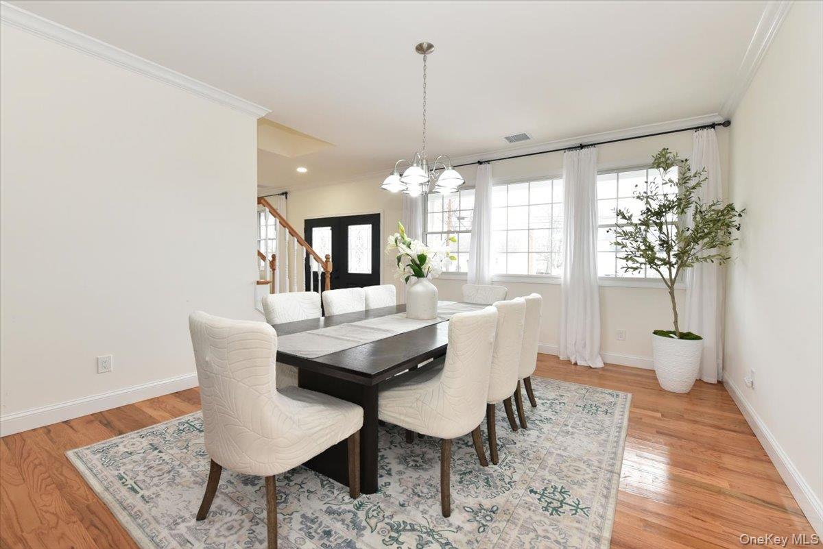 551 Grand Avenue, Lindenhurst, NY 11757