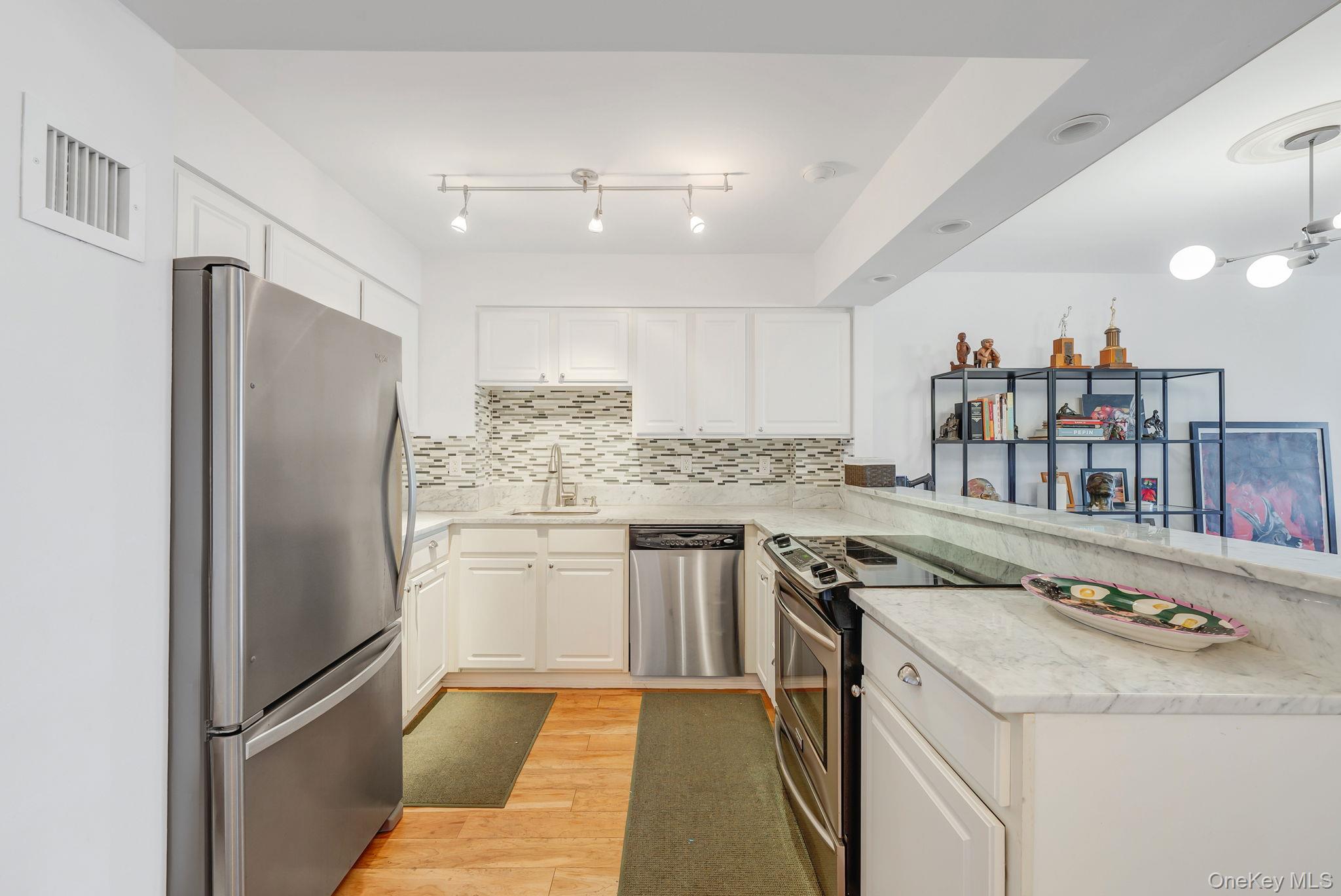 360 Shore Road # 3H, Long Beach, NY 11561