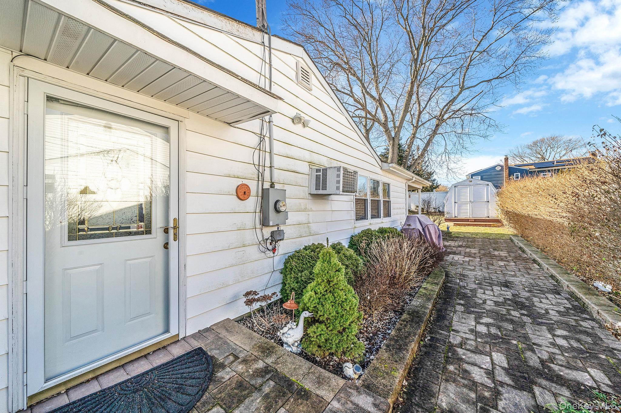 28 Pamela Lane, Selden, NY 11784