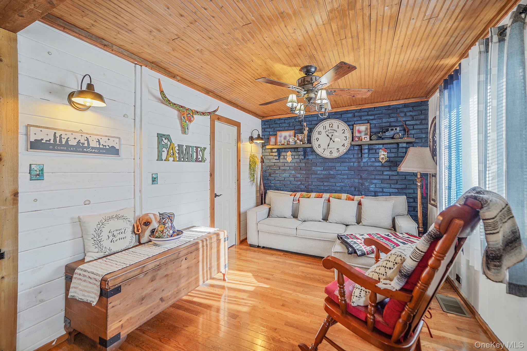 15 18th Avenue, Bay Shore, NY 11706