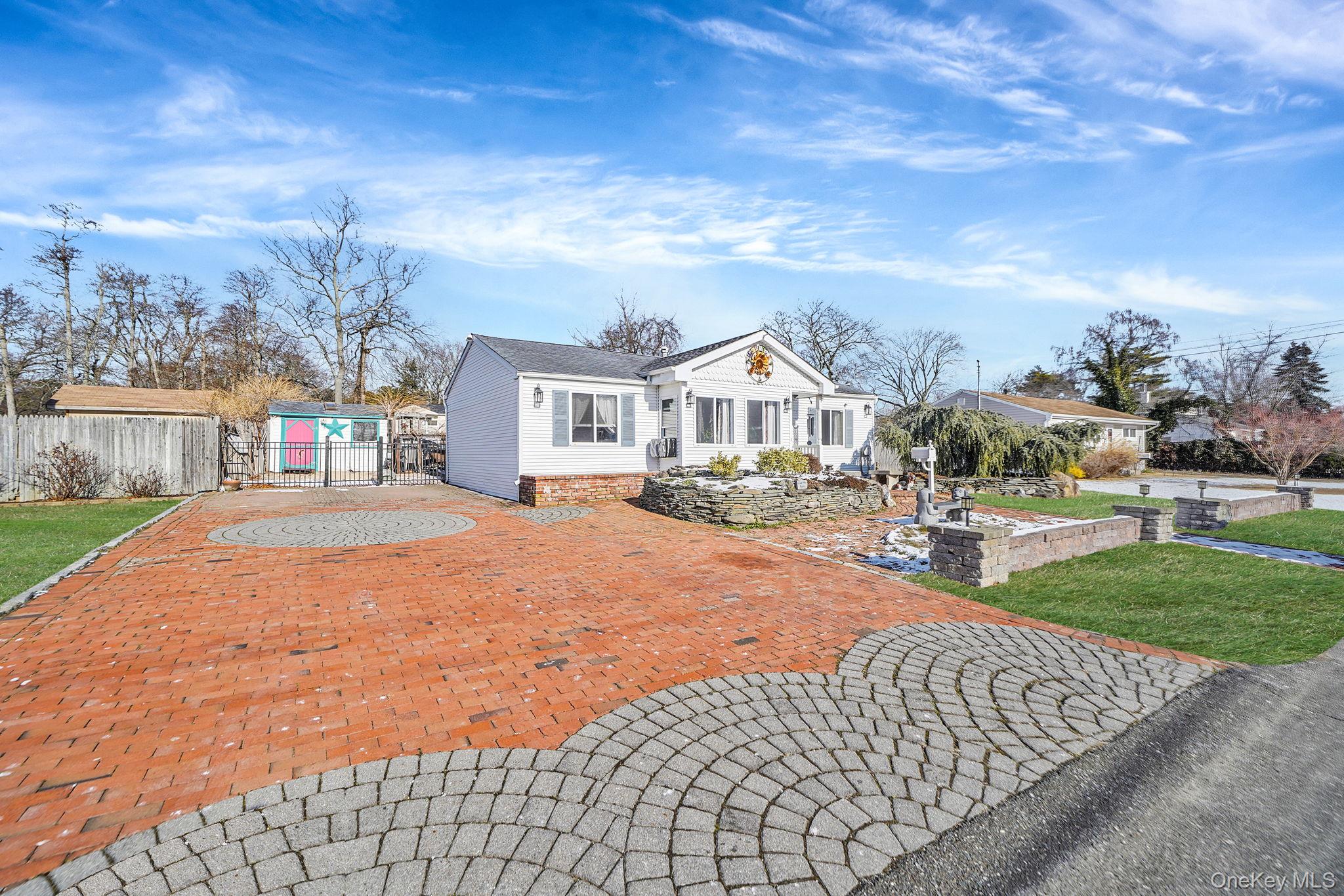 15 18th Avenue, Bay Shore, NY 11706