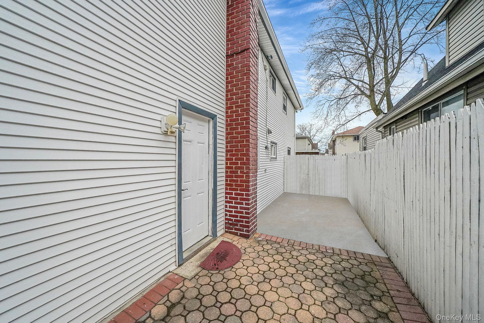 260 Yale Street, Hempstead, NY 11550