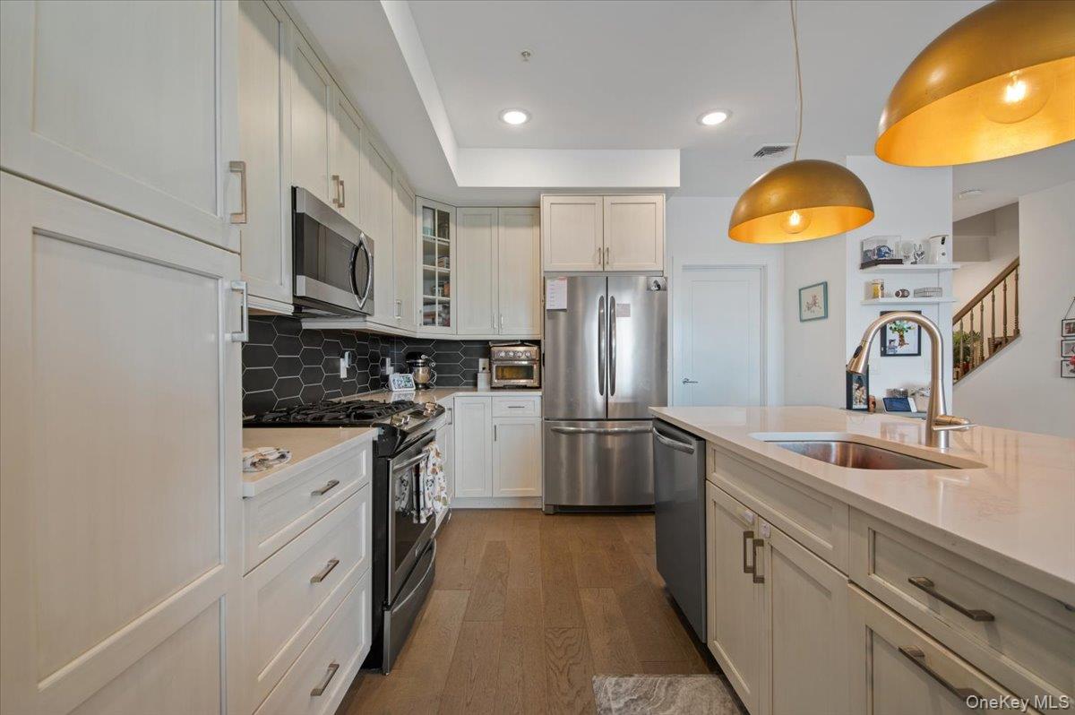 422 Marina Pointe Drive # 422, East Rockaway, NY 11518