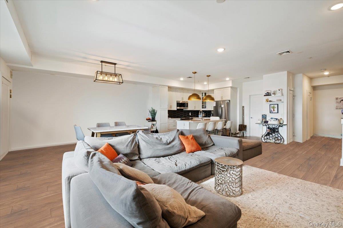 422 Marina Pointe Drive # 422, East Rockaway, NY 11518