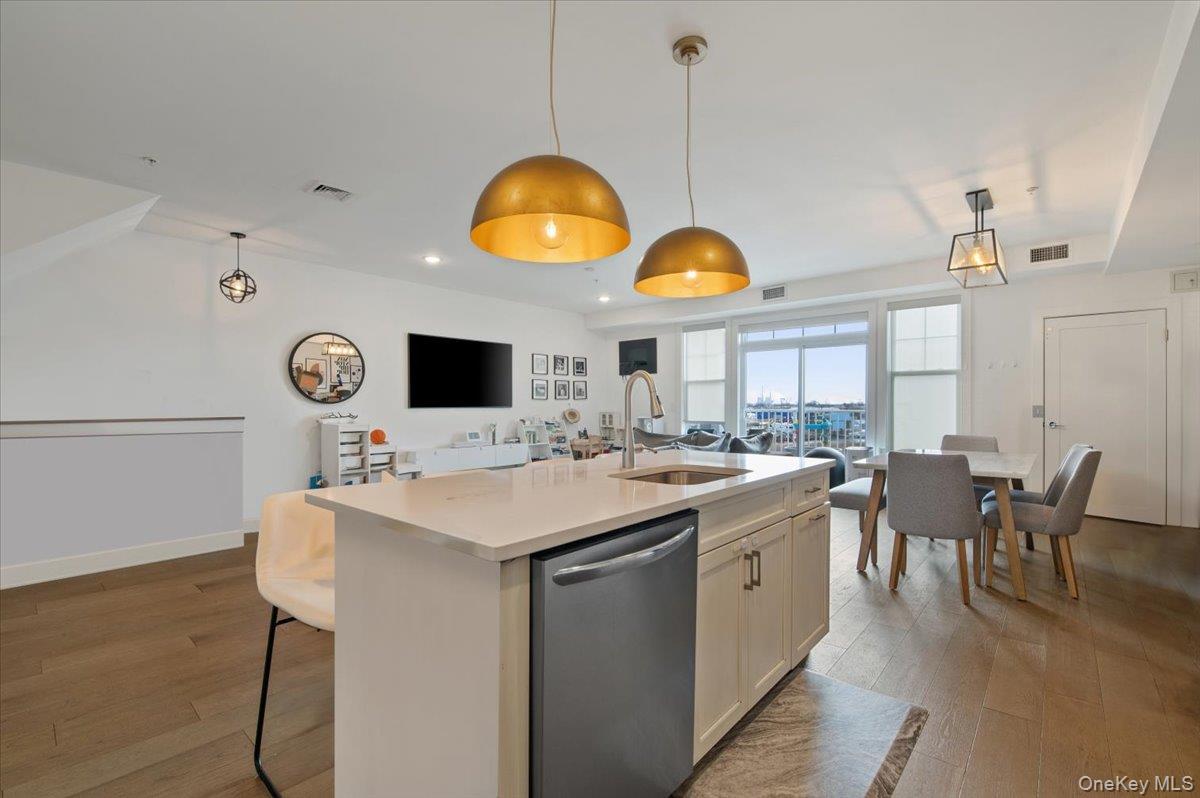 422 Marina Pointe Drive # 422, East Rockaway, NY 11518