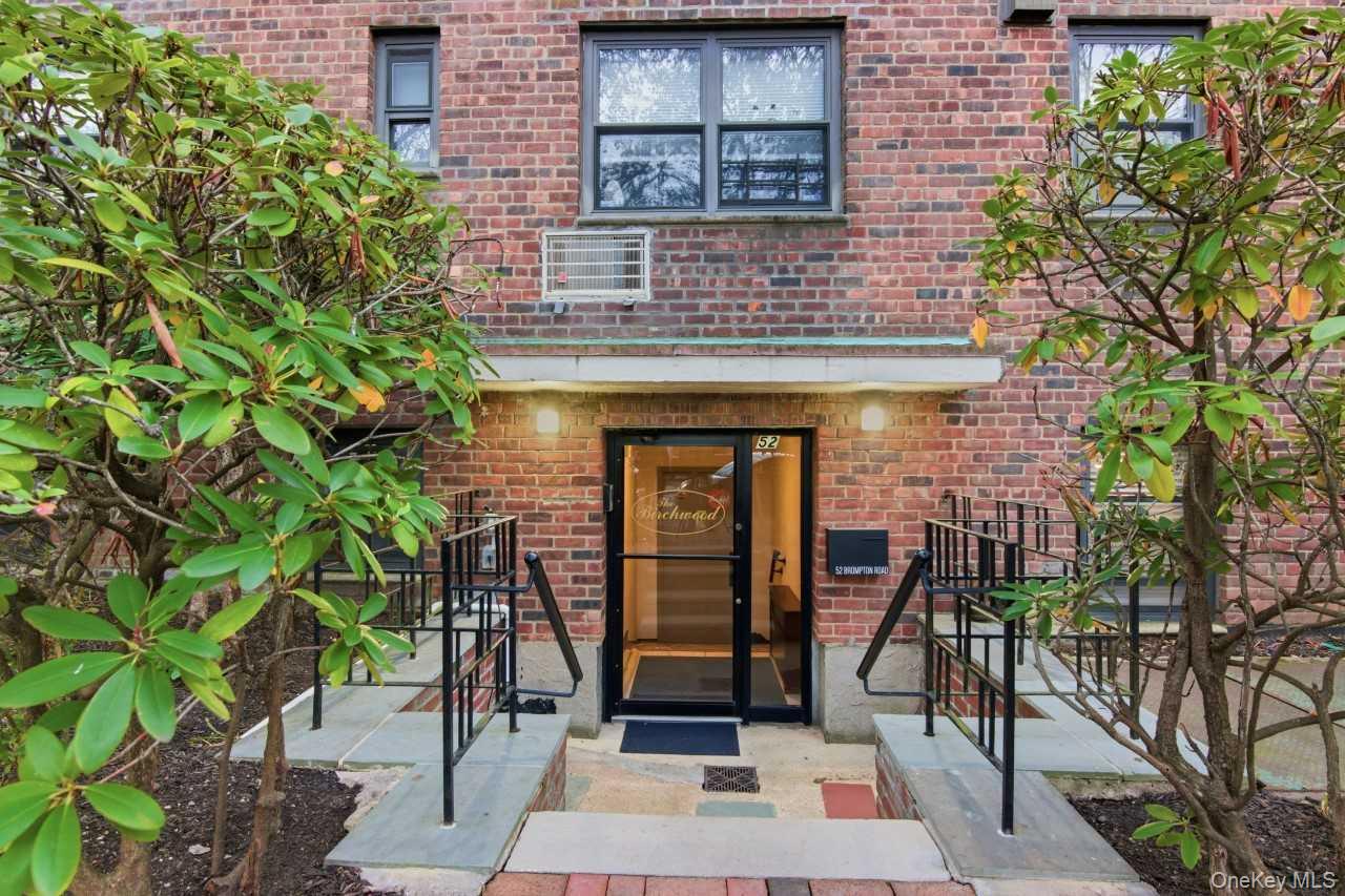 52 Brompton Road # 52, Great Neck, NY 11021