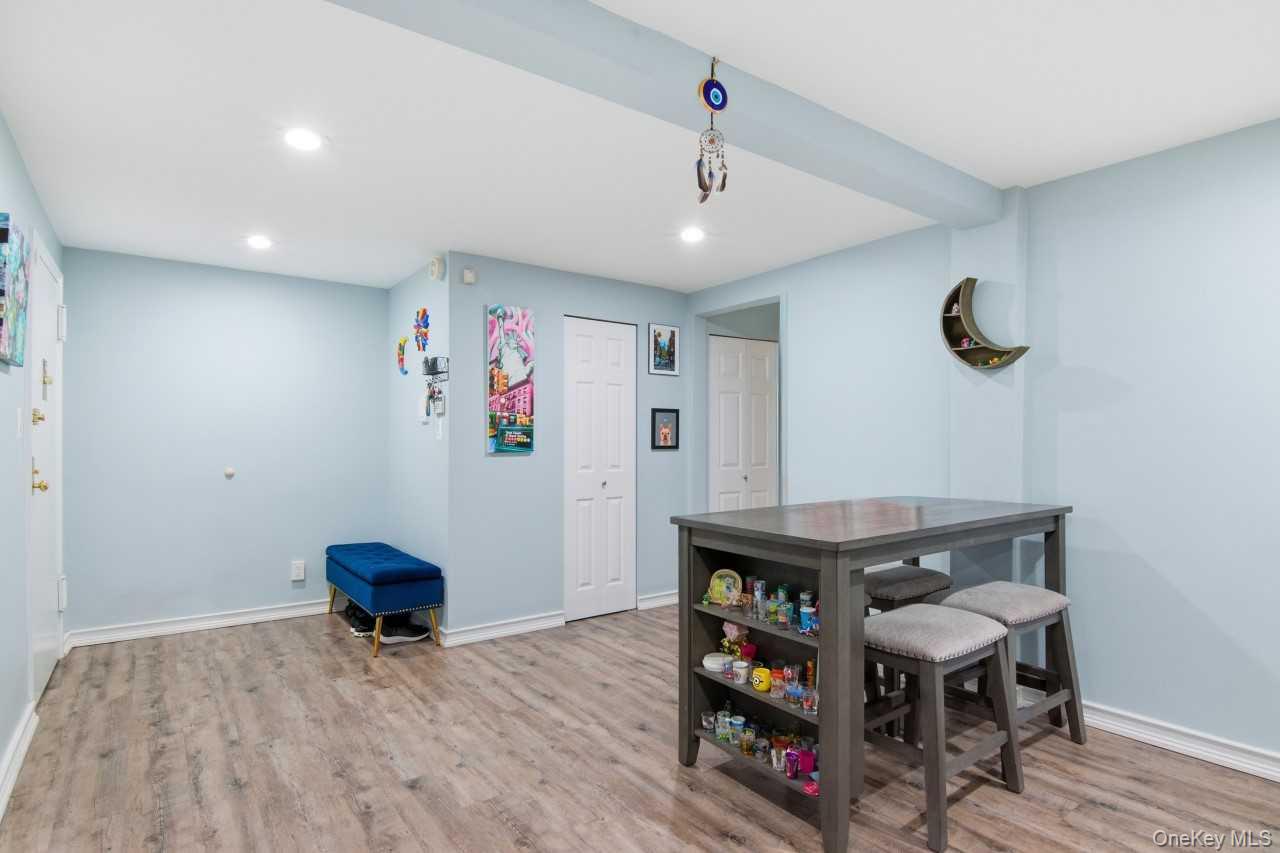 52 Brompton Road # 52, Great Neck, NY 11021