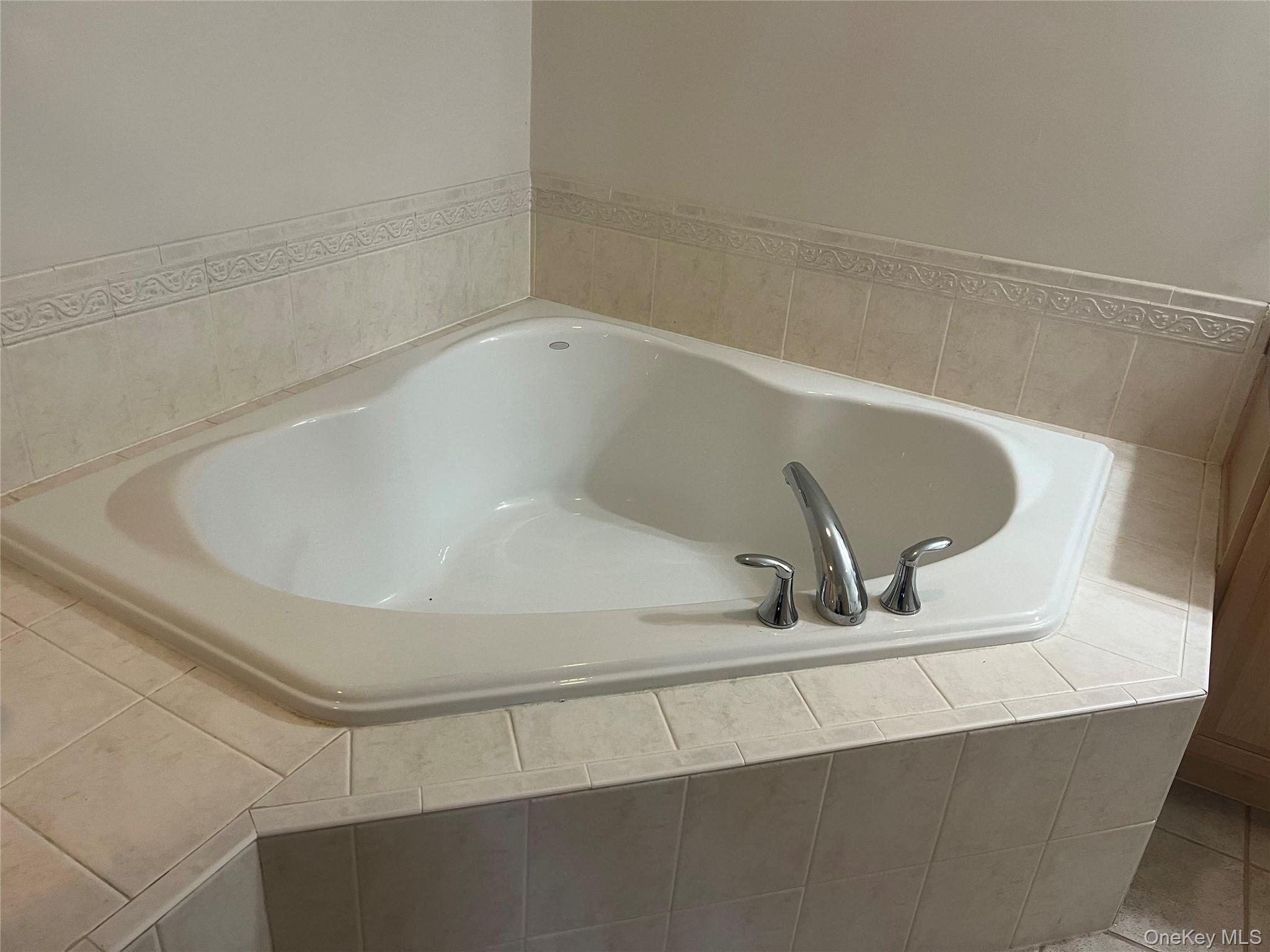 82 Lakeview Drive, Manorville, NY 11949