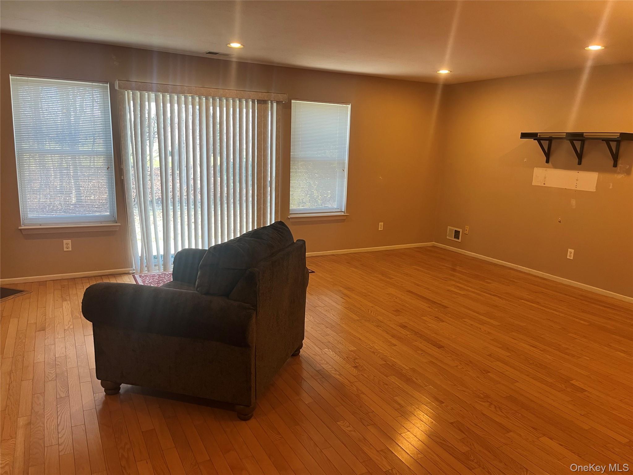 82 Lakeview Drive, Manorville, NY 11949