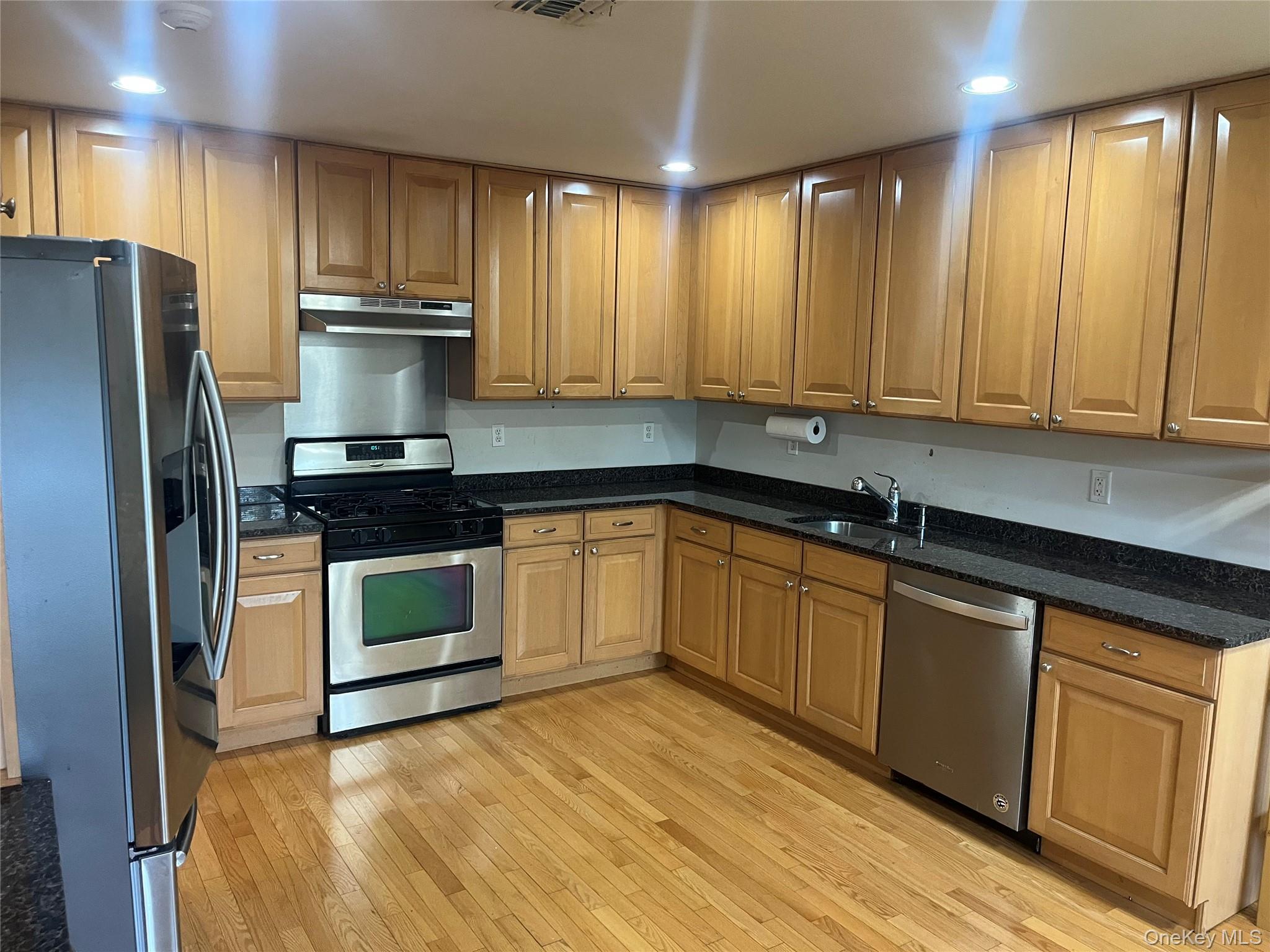 82 Lakeview Drive, Manorville, NY 11949