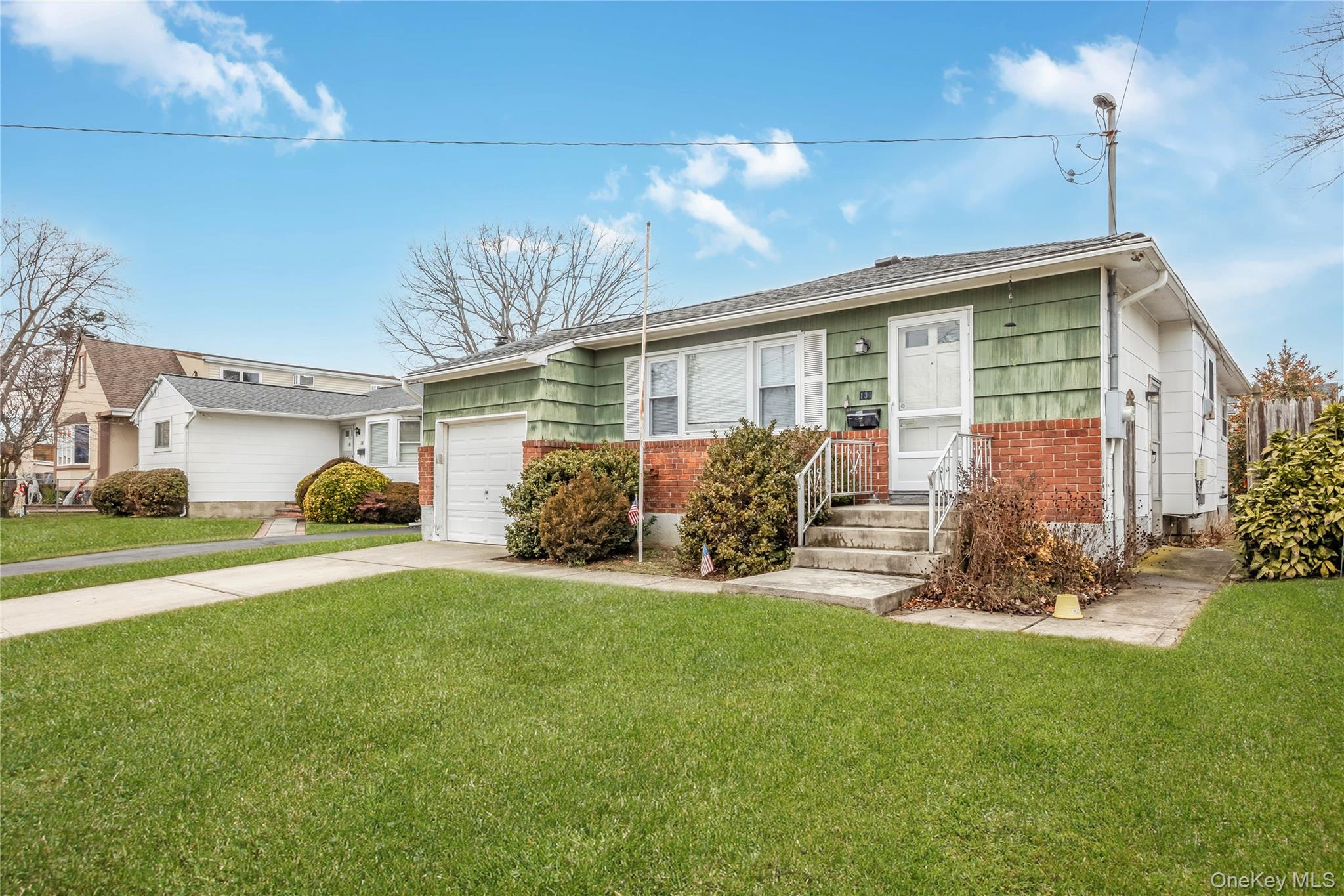 139 N Cedar Street, Massapequa, NY 11758