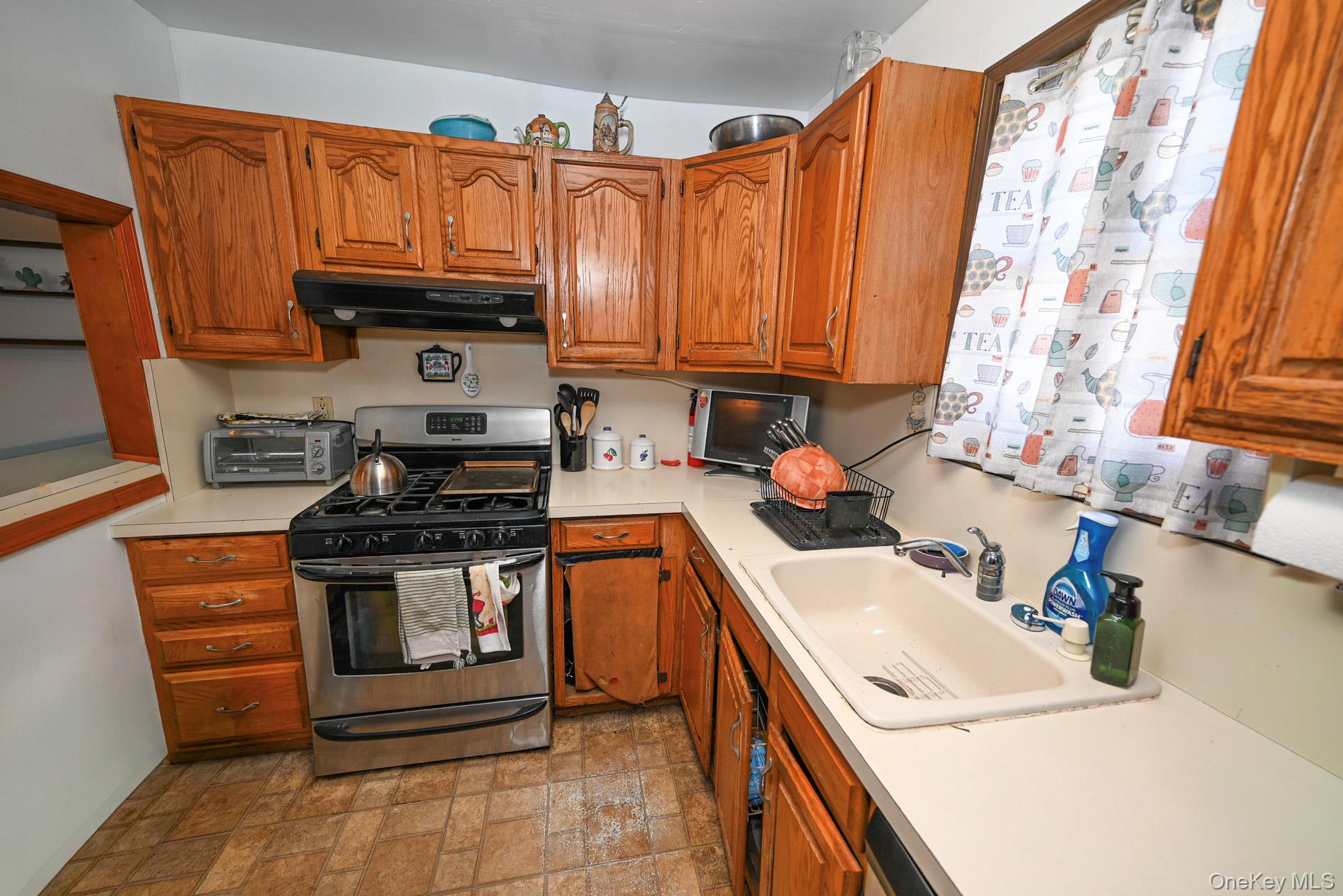 165 Cochran Place, Valley Stream, NY 11581