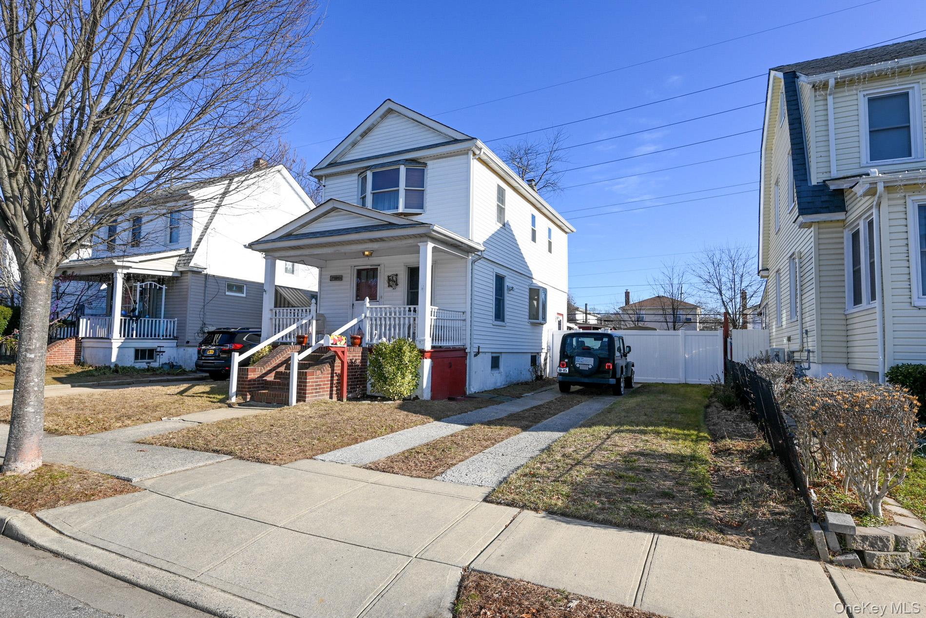 165 Cochran Place, Valley Stream, NY 11581