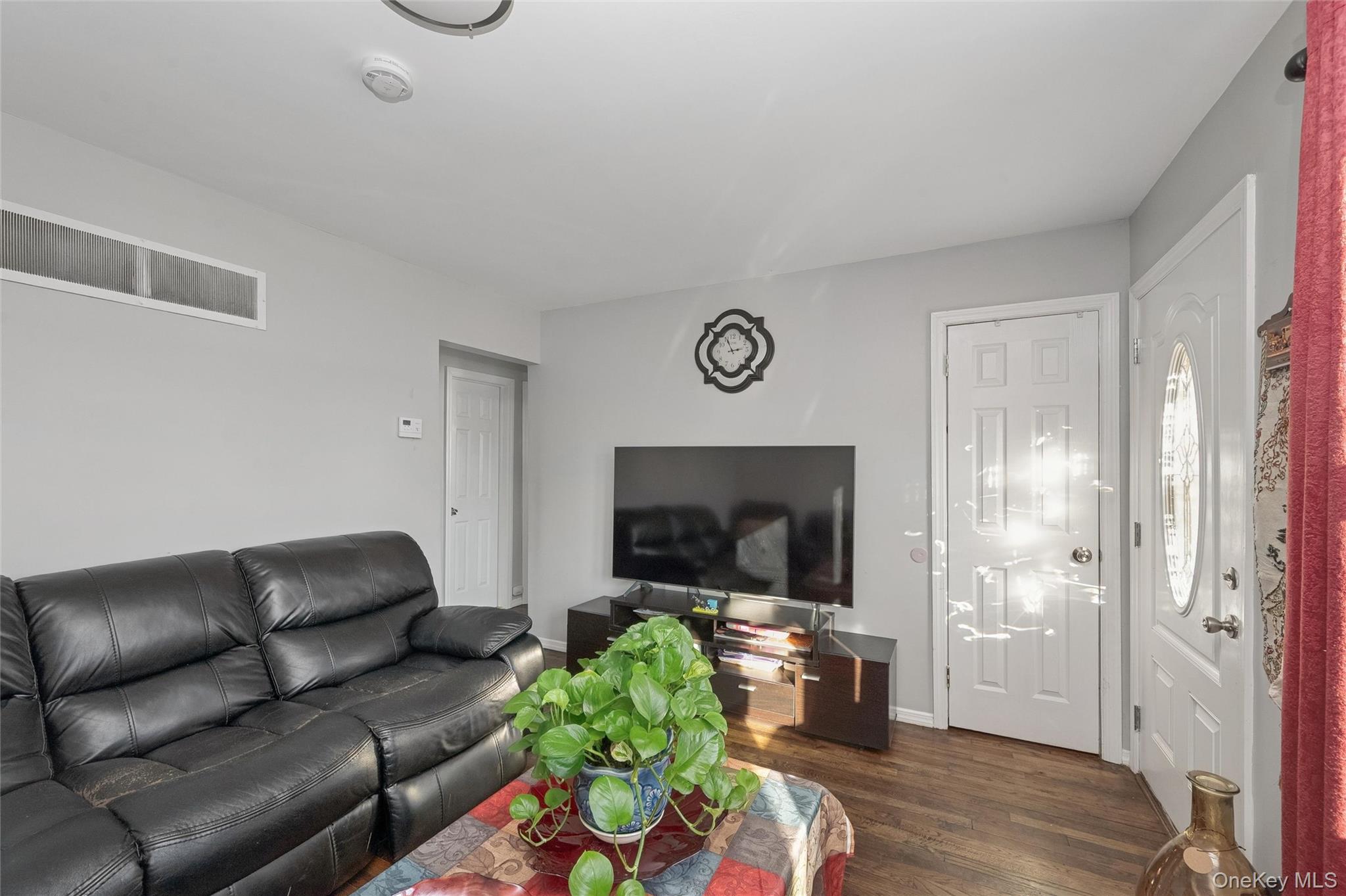 31 21st Avenue, Bay Shore, NY 11706