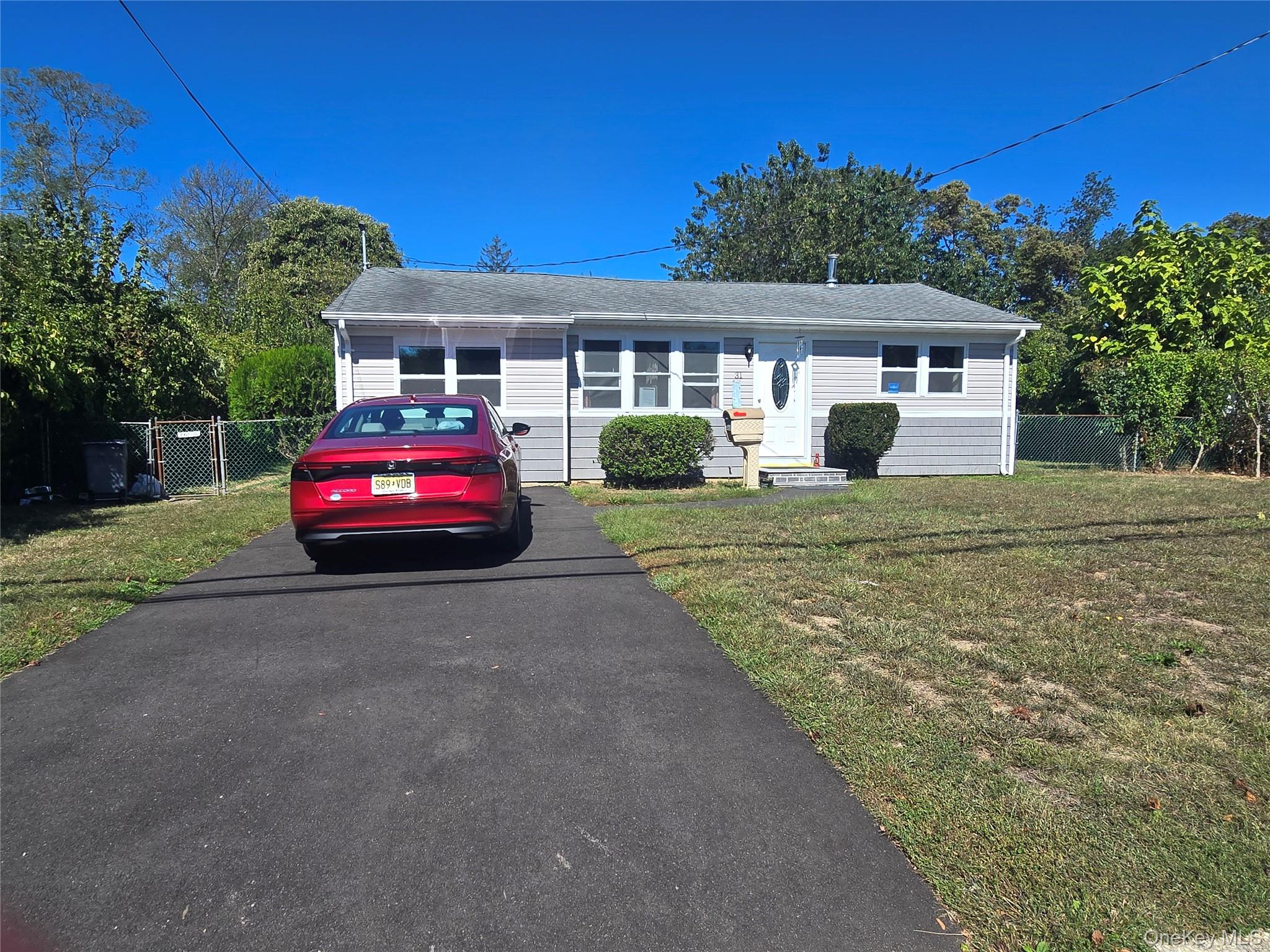 31 21 Avenue, Bay Shore, NY 11706