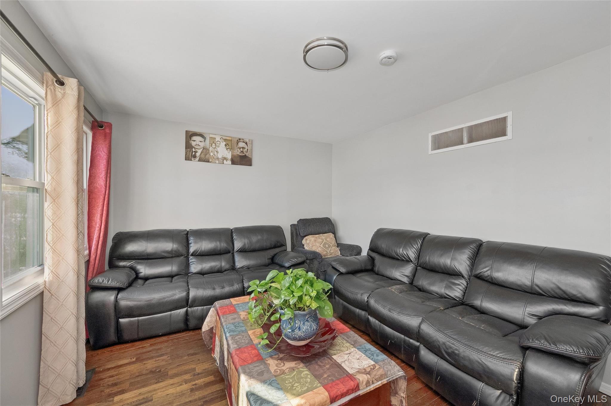 31 21st Avenue, Bay Shore, NY 11706