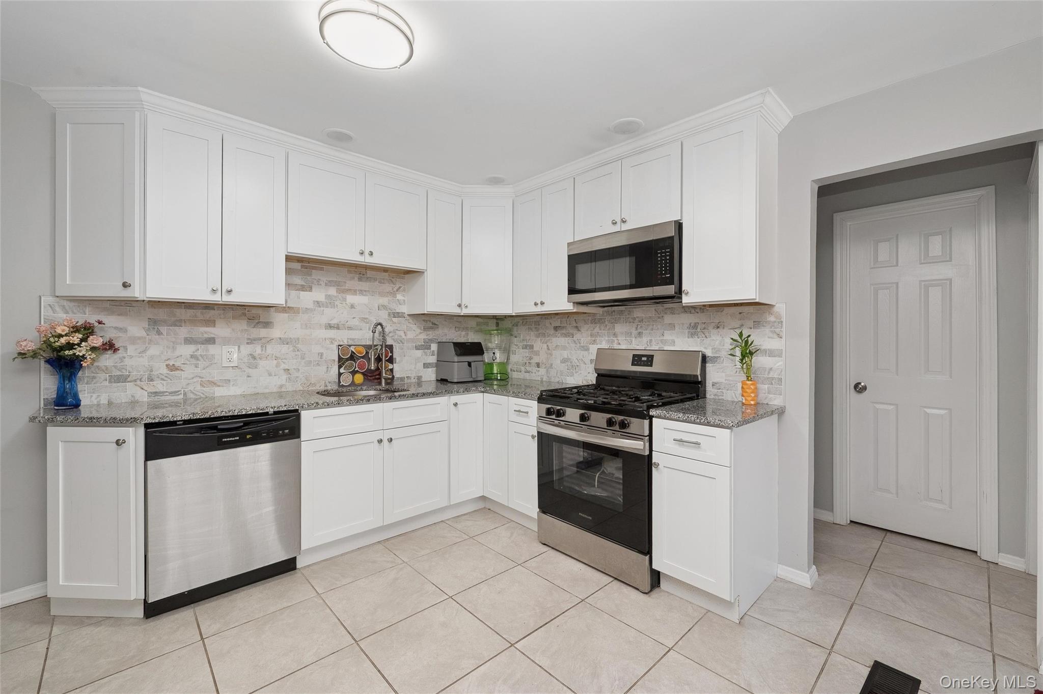 31 21st Avenue, Bay Shore, NY 11706