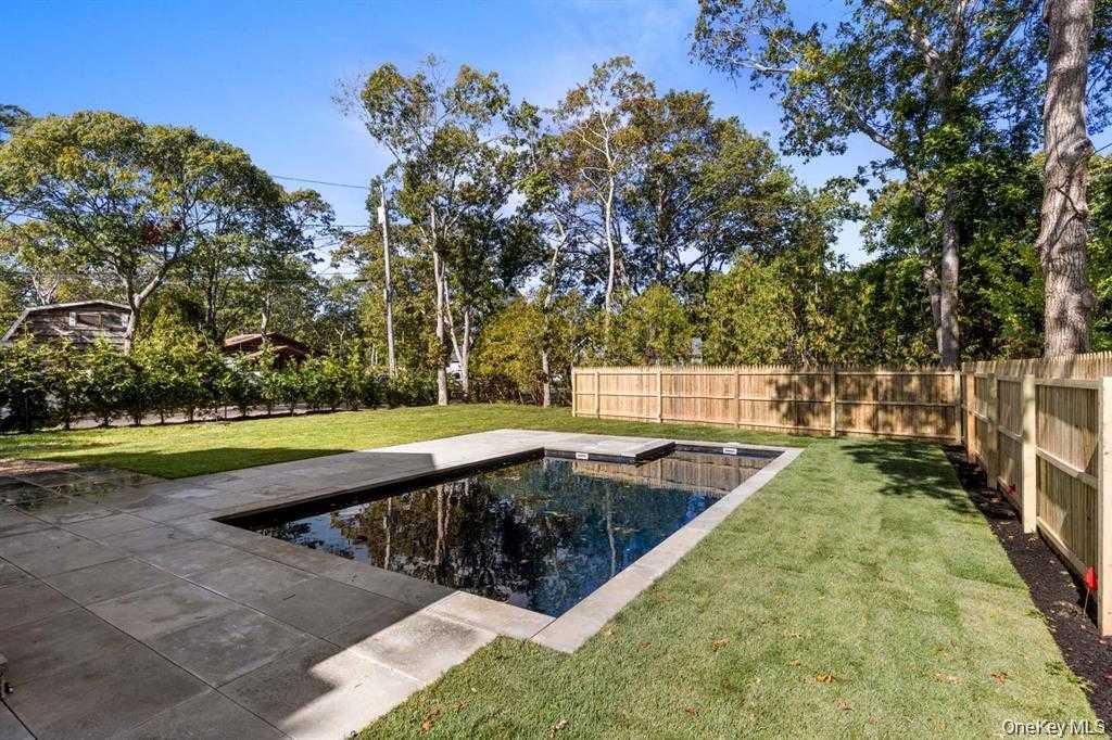 1 Lynnwood Court, Hampton Bays, NY 11946