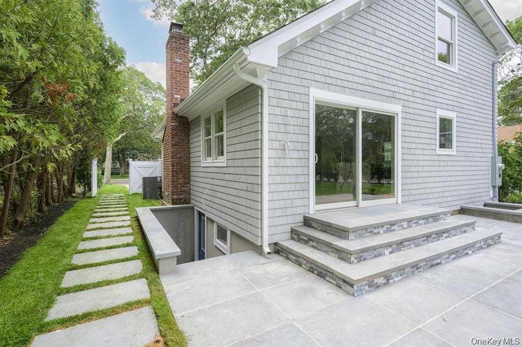 1 Lynnwood Court, Hampton Bays, NY 11946