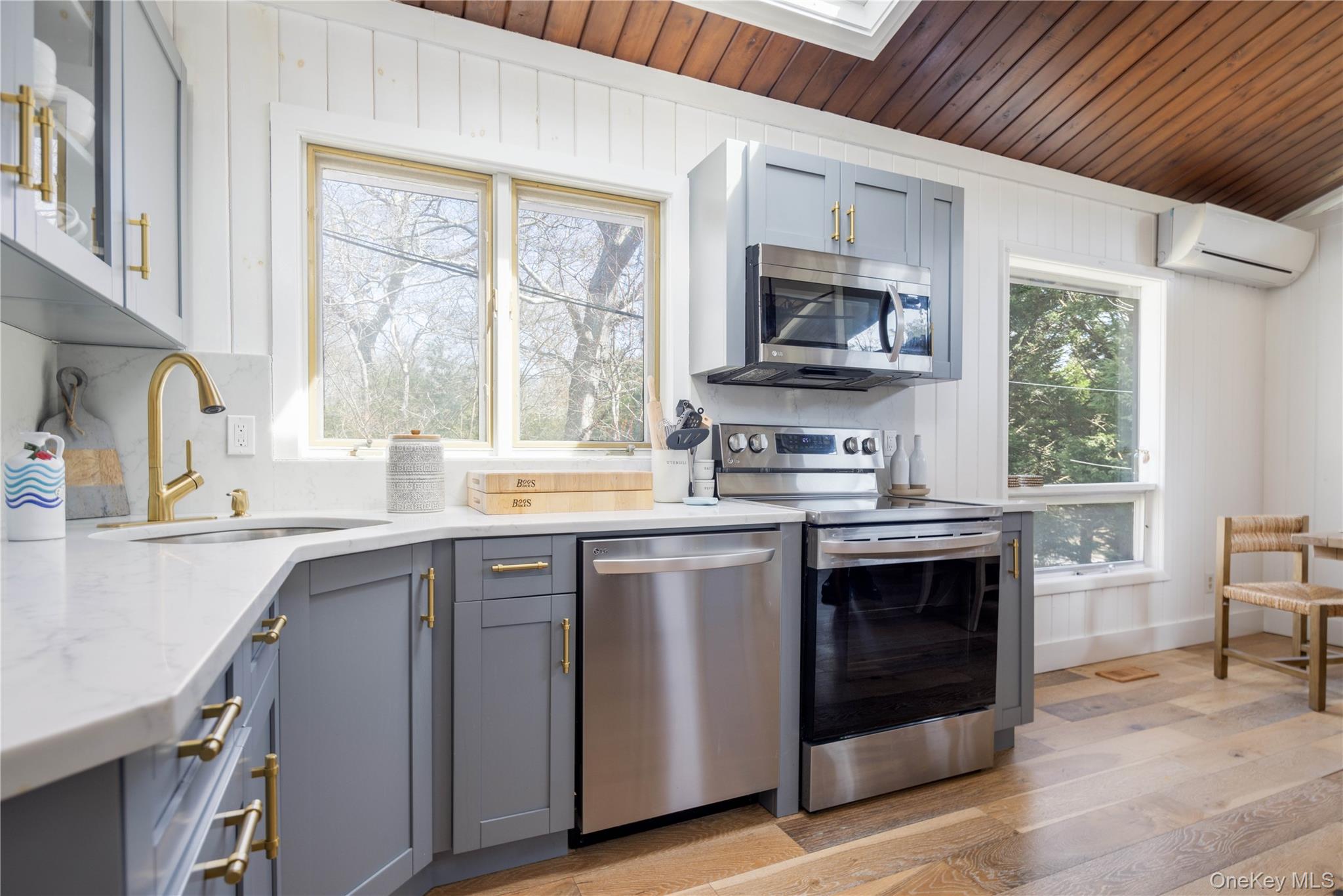 10 Cedar Avenue, Southampton, NY 11968