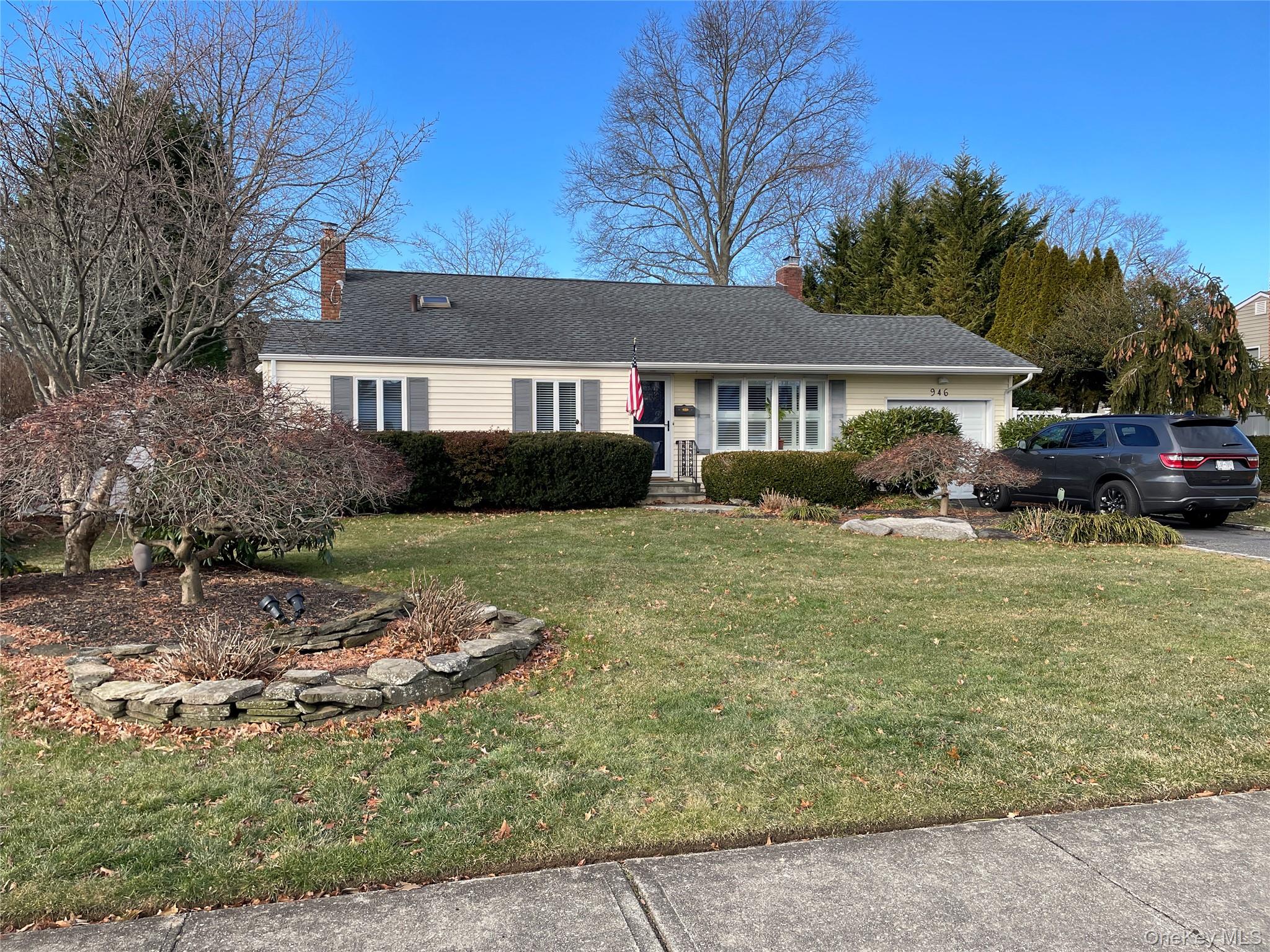 946 Manor Lane, Bay Shore, NY 11706