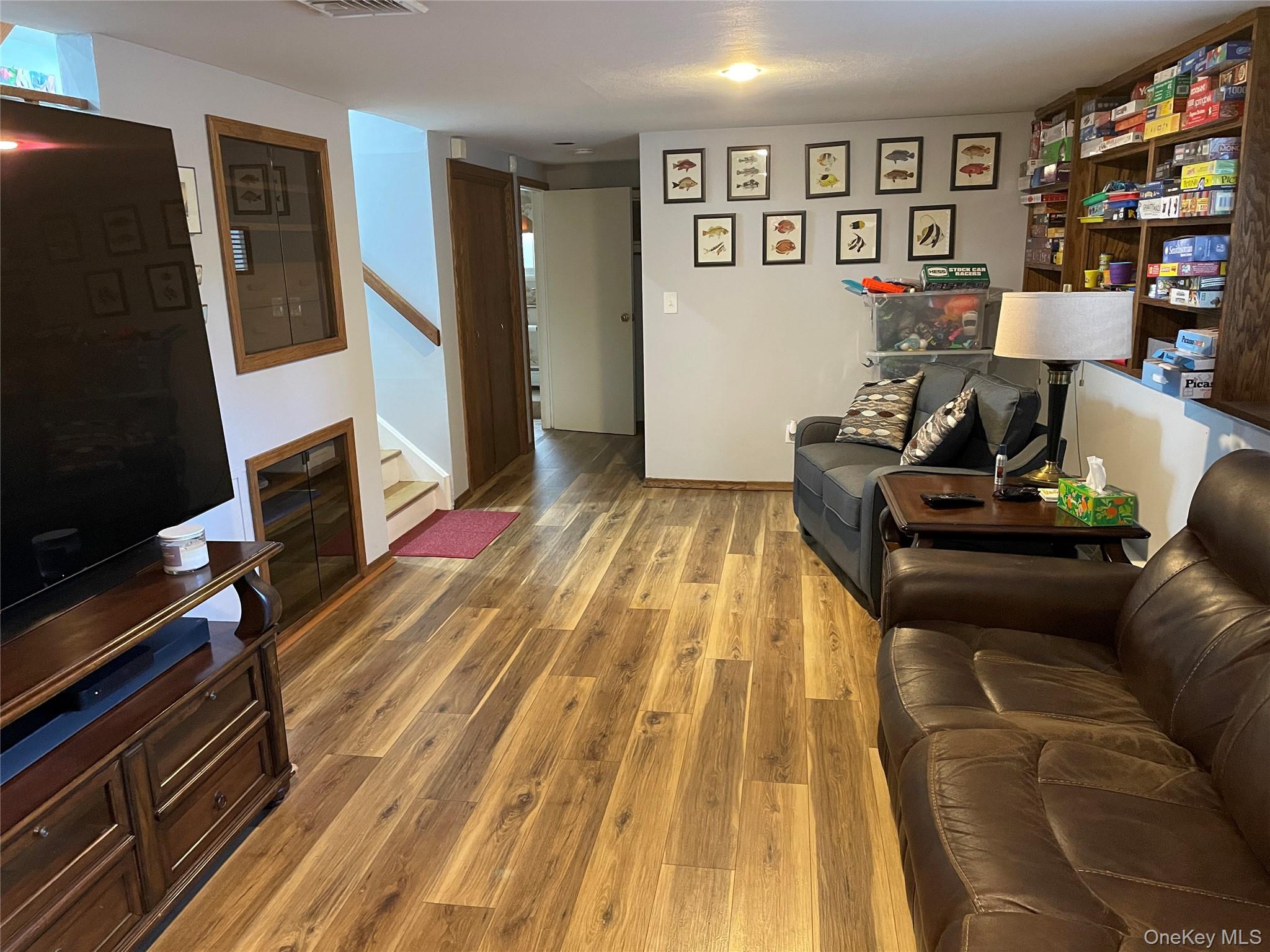 946 Manor Lane, Bay Shore, NY 11706