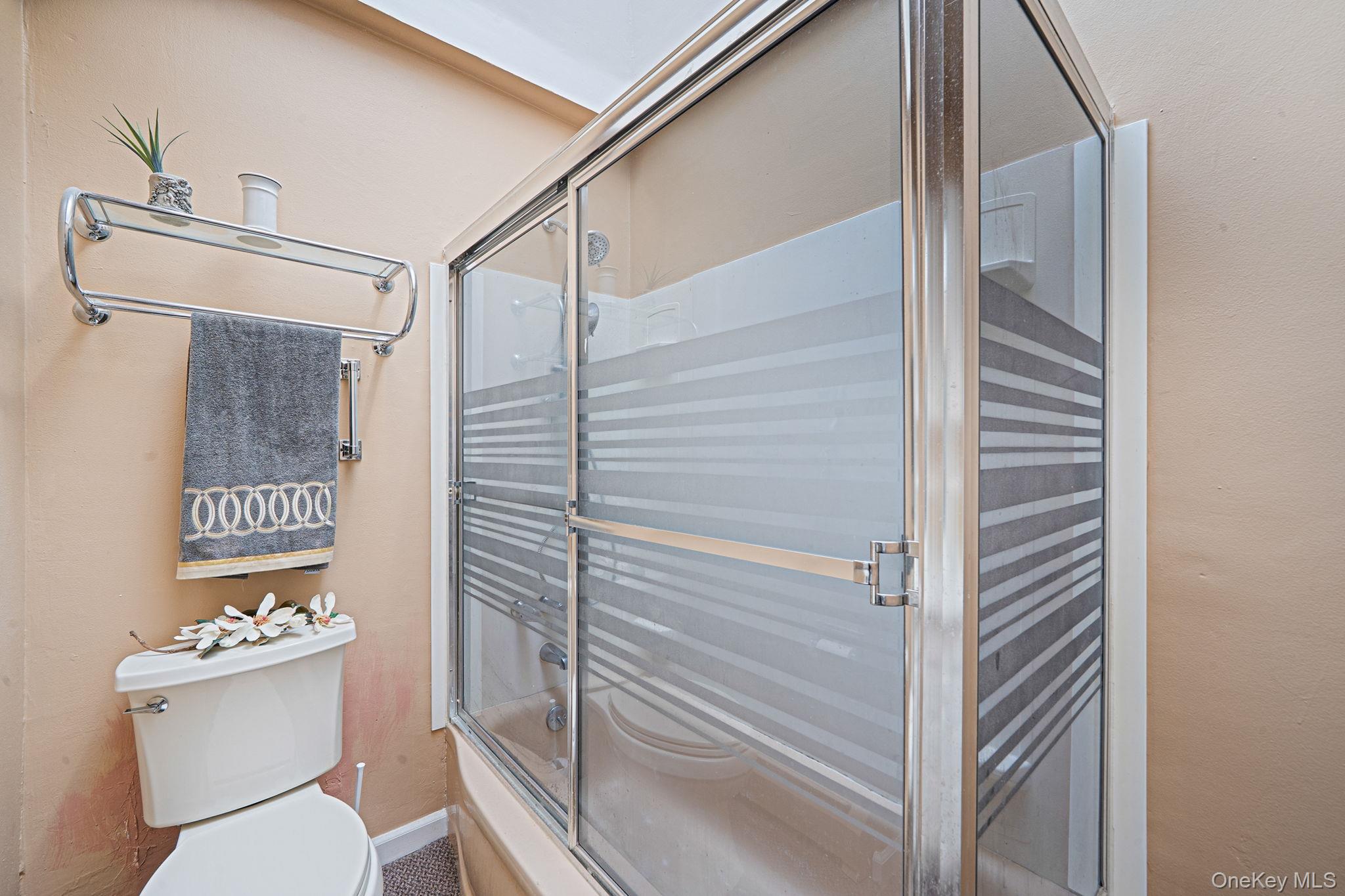 18 Amapola Lane, Kings Park, NY 11754