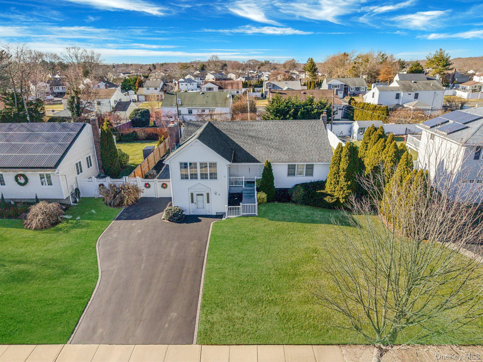 18 Amapola Lane, Kings Park, NY 11754