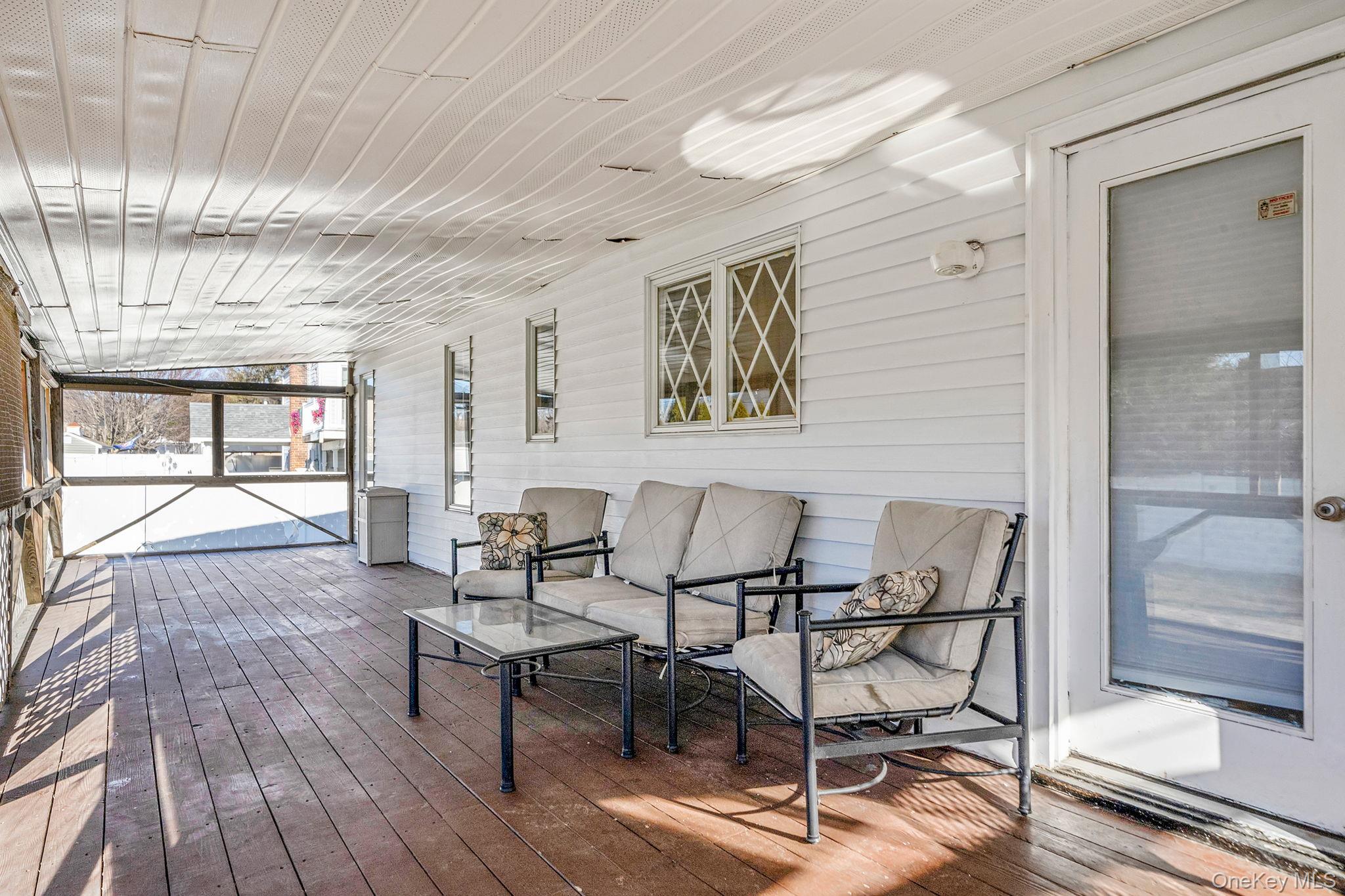 18 Amapola Lane, Kings Park, NY 11754