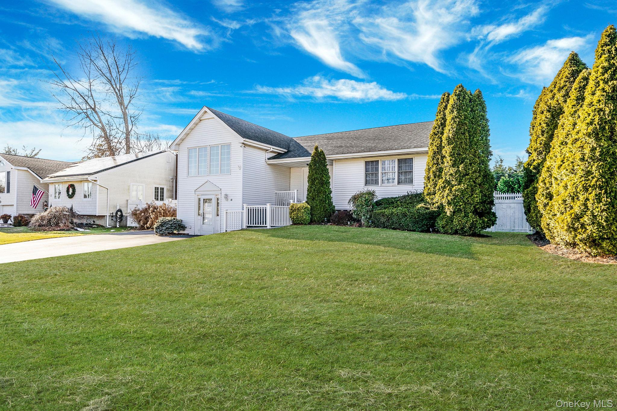 18 Amapola Lane, Kings Park, NY 11754