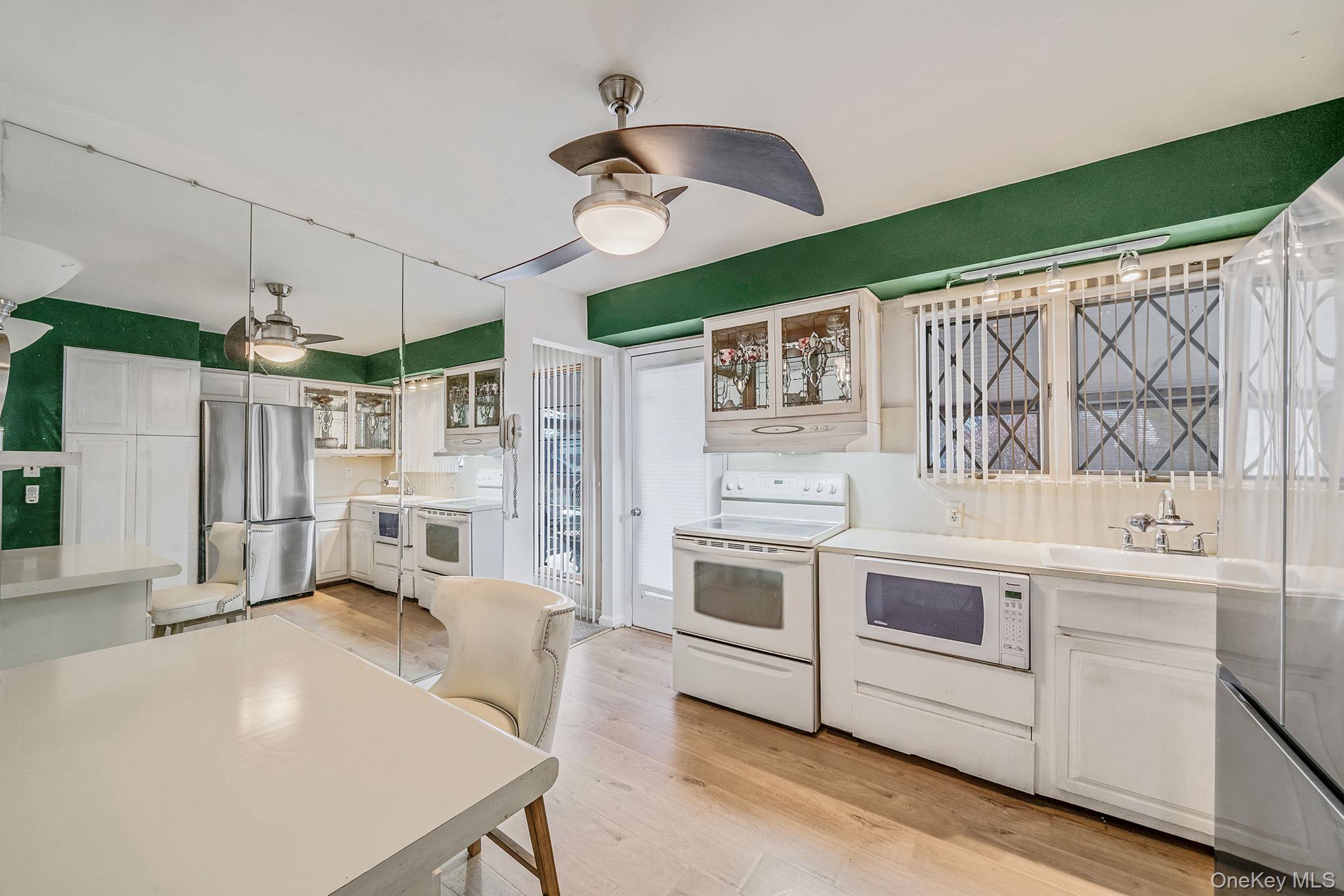 18 Amapola Lane, Kings Park, NY 11754