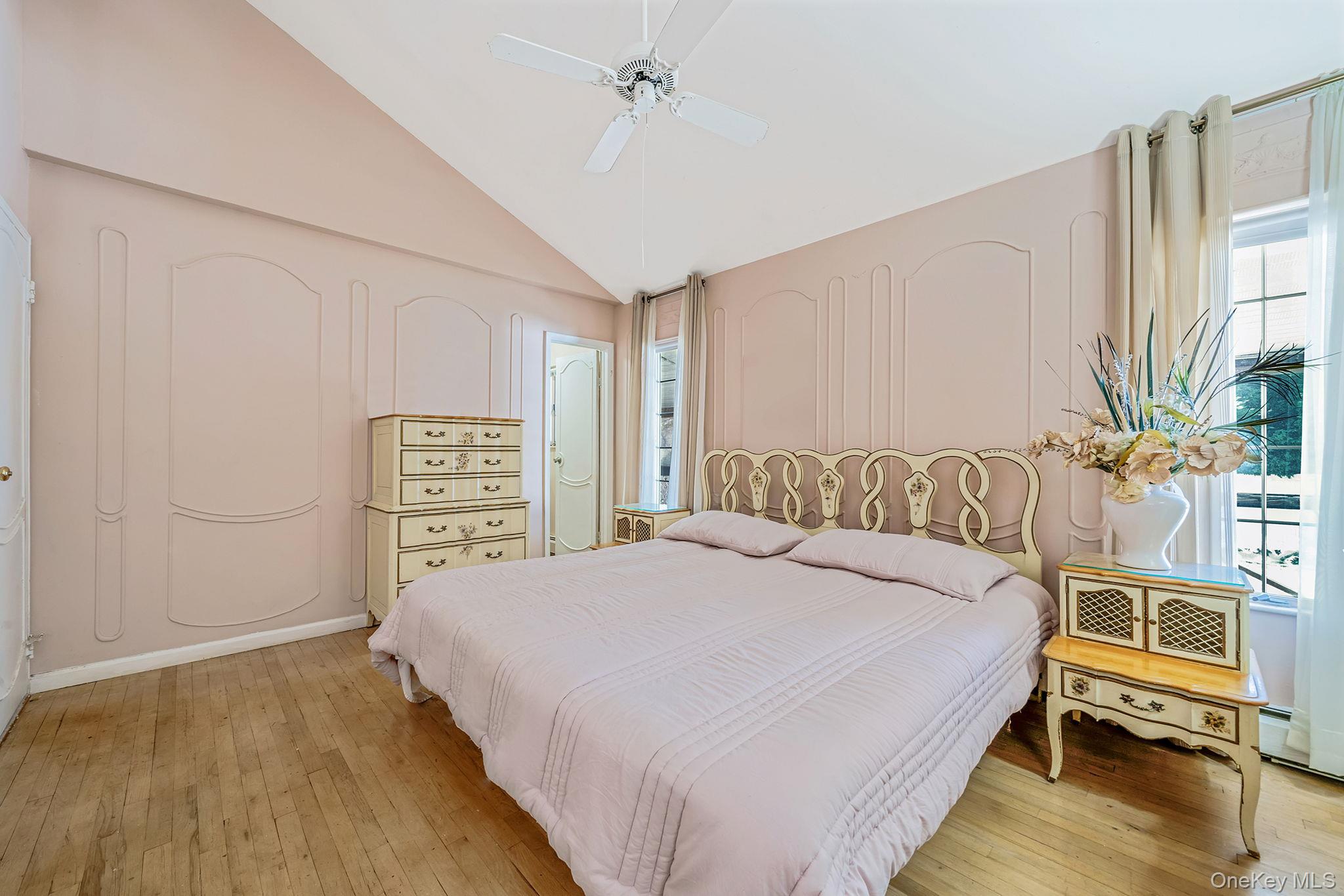 18 Amapola Lane, Kings Park, NY 11754