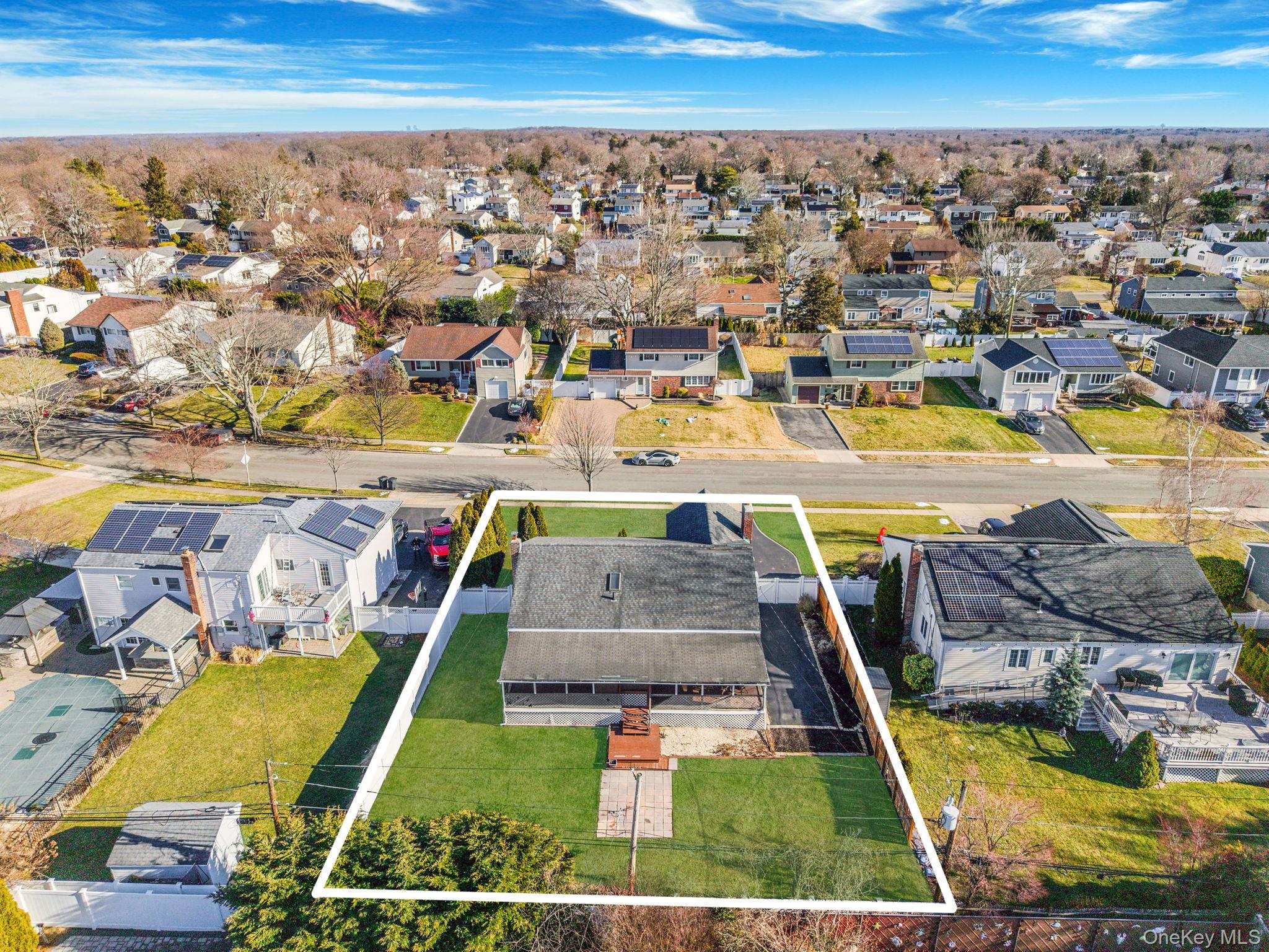 18 Amapola Lane, Kings Park, NY 11754