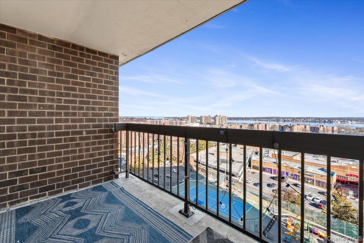 2 Bay Club Drive # 12Z2, Bayside, NY 11360