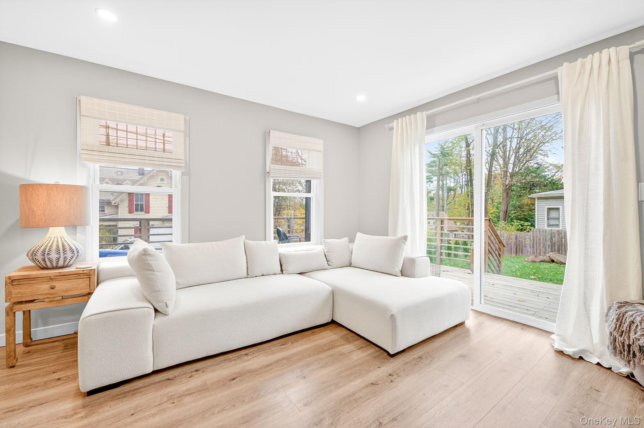 39 N Broadway, Esopus, NY 12401