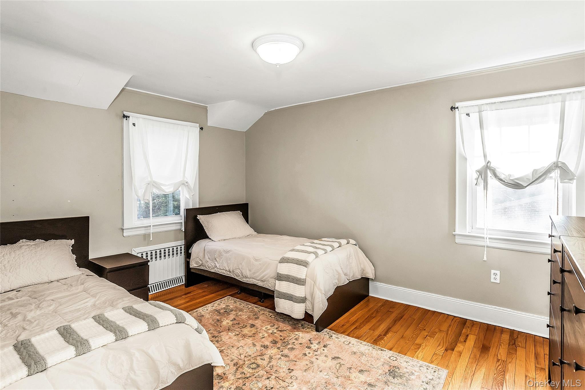 14 Hawthorne Street, Lynbrook, NY 11563