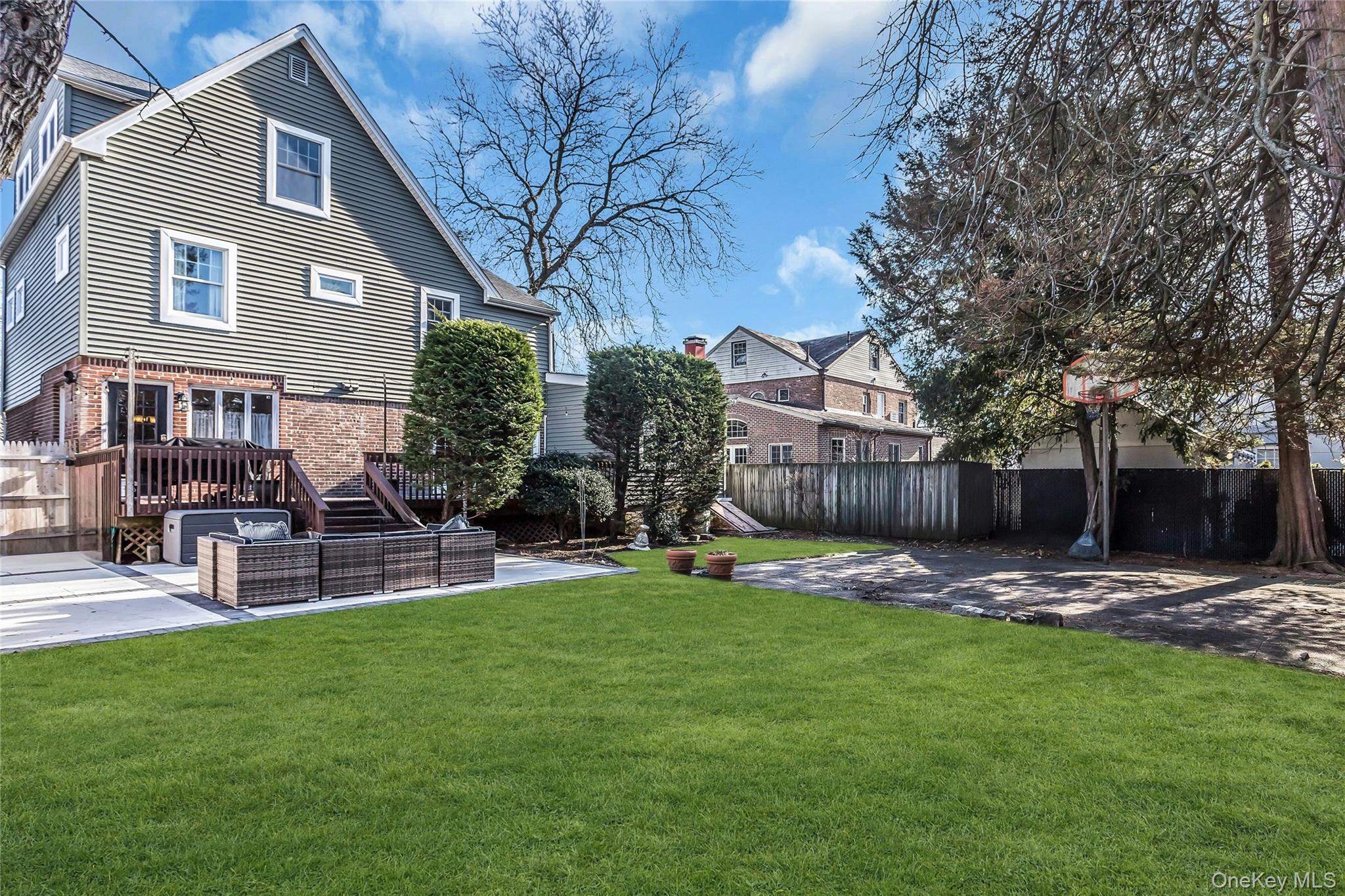 14 Hawthorne Street, Lynbrook, NY 11563