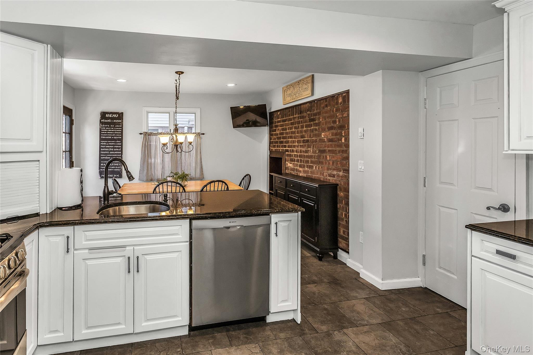 14 Hawthorne Street, Lynbrook, NY 11563