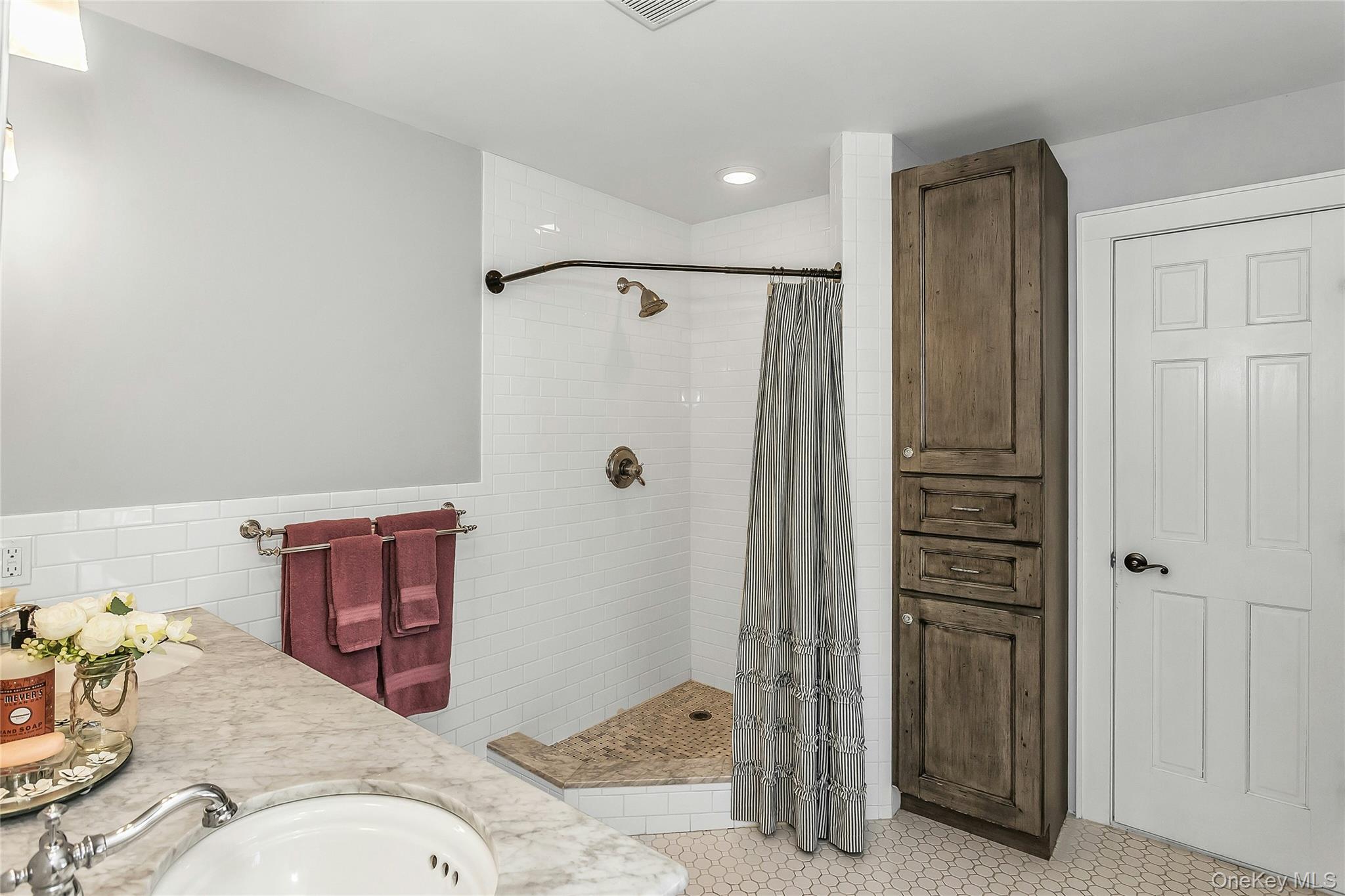 14 Hawthorne Street, Lynbrook, NY 11563