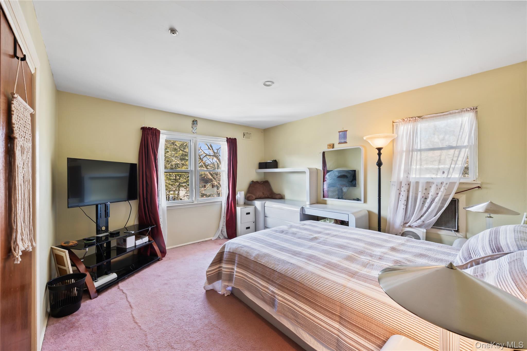 18 Oxford Court, Hillcrest, NY 10977