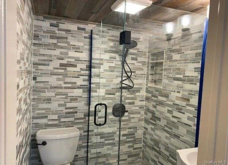 195 San Juan Drive, Hauppauge, NY 11788