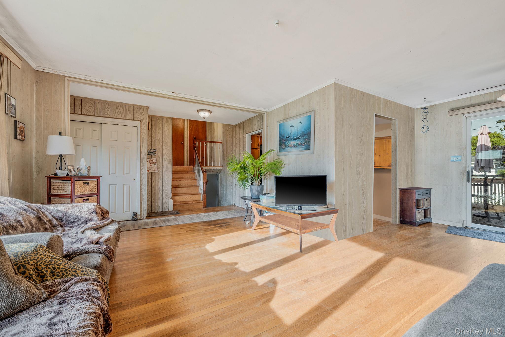 86 Silber Avenue, Bethpage, NY 11714