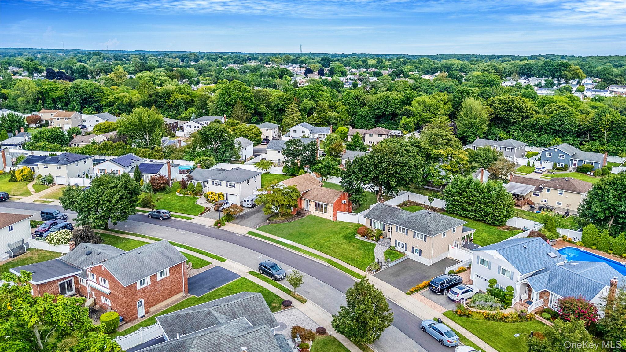 86 Silber Avenue, Bethpage, NY 11714